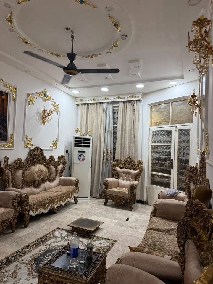 🏠 إعلان بيع دار سكني في الشعلة – قطاع 11
للبيع دار سكني في منطقة الشعلة – قطاع 11، بموقع مميز وقريب من جامع الجوادين.

📐 المساحة: 160 م²
📏 الواجهة: 8 م
📏 النزال: 20 م
📍 الموقع: ثاني فرع على اليسار من الشارع العام، بالقرب من جامع الجوادين.
🏗️ سنة البناء: 2019

يتكون الدار من:
🛏️ 6 غرف
🛋️ صالة ضيوف
👨‍👩‍👧‍👦 صالة عائلية
🚿 3 حمامات، اثنان شرقي وواحد غربي
🚗 كراج للسيارة

✨ دار بموقع مميز ومساحة مناسبة، جاهز للسكن العائلي.

📞 للاستفسار والتفاصيل والتواصل:
***********
