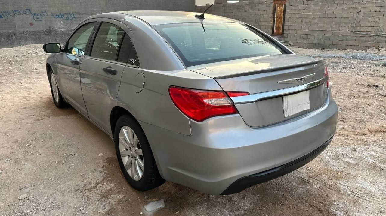 C200
موديل 2013 فئه S
رقم بابل مشروع وطني 

محرك 2400

تخم تاير جديد 

حداديه يوم 8/27 شديته 

گير ومحرك نظيف 

تبريد جيد 

السياره مابيه كل نقص

حادثه جاملغ وربع البنيد على جهة دبه الزراگات وهنا صار بيه قطعتين صبغ الجاملغ الثاني الامامي وجوه قبق البانزين فقط العنوان كربلاء 
الرقم *********** السعر 83

