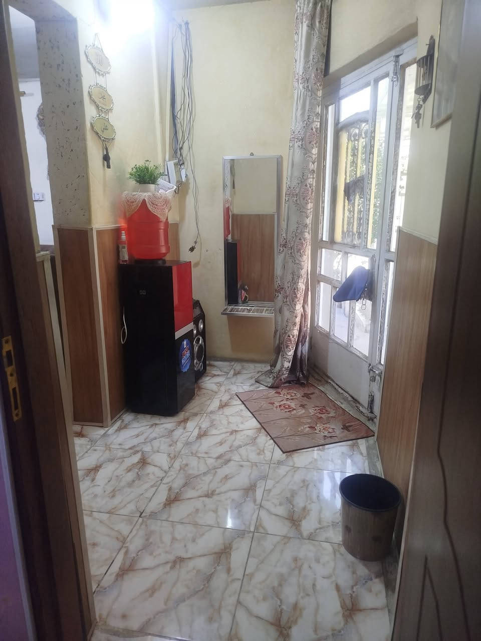 السلام عليكم 
 من رخصت الادمن. 
دار تجاوز  للبيع في بغداد منطقت حي العامل الجمعيات  محله 801 
   مساحه يقارب من  300 م الى 400م
الدار يحتوي  على استقبال ومطبخ وهول وغرفه  ويوجد مساحه كبيرة للبناء   وايضا صحيات خارجيه وحديقه كبيرة 
السعر 35 وبي مجال  للستفسار  
ادخل خاص 

 
‏‪***********‬‏
