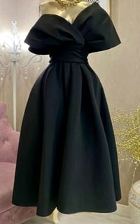 فستان اسود • حالة جديدة • وزن ٤٠-٦٠