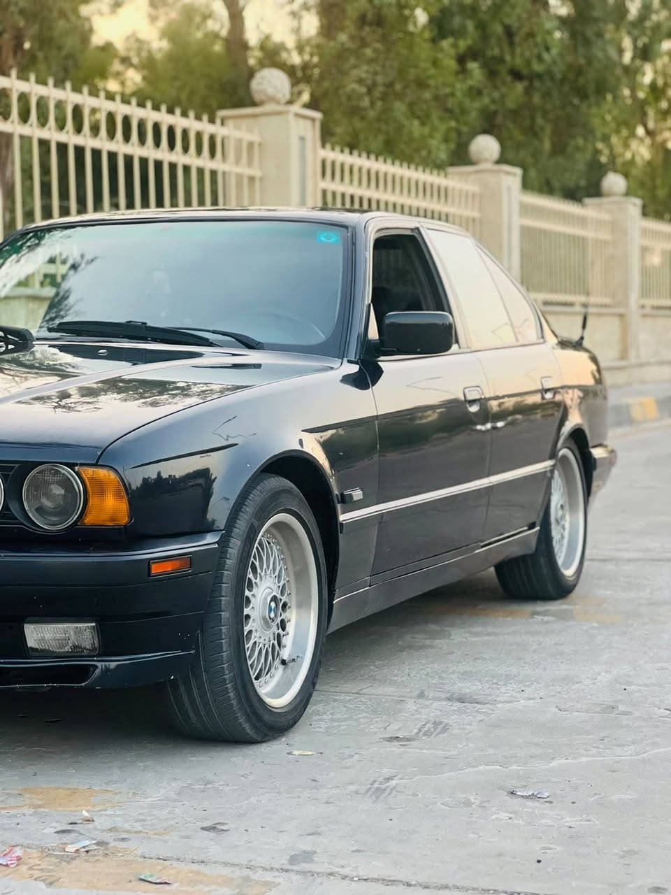 السلام عليكم والرحمة
بيئم دبليو BMW. 540. V8اصل بليته وسنويه   موديل 1994

اللون اسود كحلي 

مكينه وكير شرط ترايك 260 وين ماتريد 

صبغ الجاملغ الخلفي فقط 

اعلى فئه فول فول مواصفات

 كشنات جلد كهربائية 

الجامات تنسد مع القفل 

باگ فاير 

دبل يربگ دبل جگمجة 

منضومه تبريد جديده يعني ثلج 🥶

سلايت روف ثلث حركات 

ويل 17 خلية  السيارة احلى من الصور وجاهزة السعر 77 وبي مجال 

*********** وتساب
