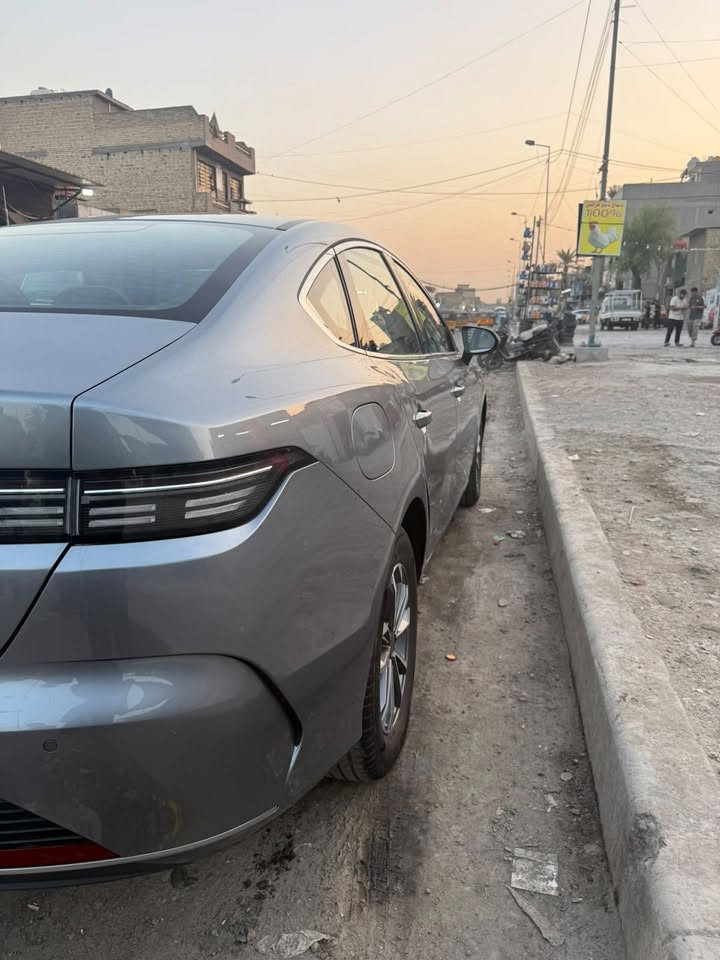 السلام عليكم بي واي دي BYD ديستروي 2025شراء2026 
لون رصاصي داخل ابيض
رقم بغداد
سايد بريك دكمة
شاشة قلاب
تشغيل بصمة و عند بعد تدعم الكارت
كامرة خليفة دواره و حساسات
وبعد مواصفات بيها ضربة مثل ما موضح بالصور
ماشية 26الف
***********
