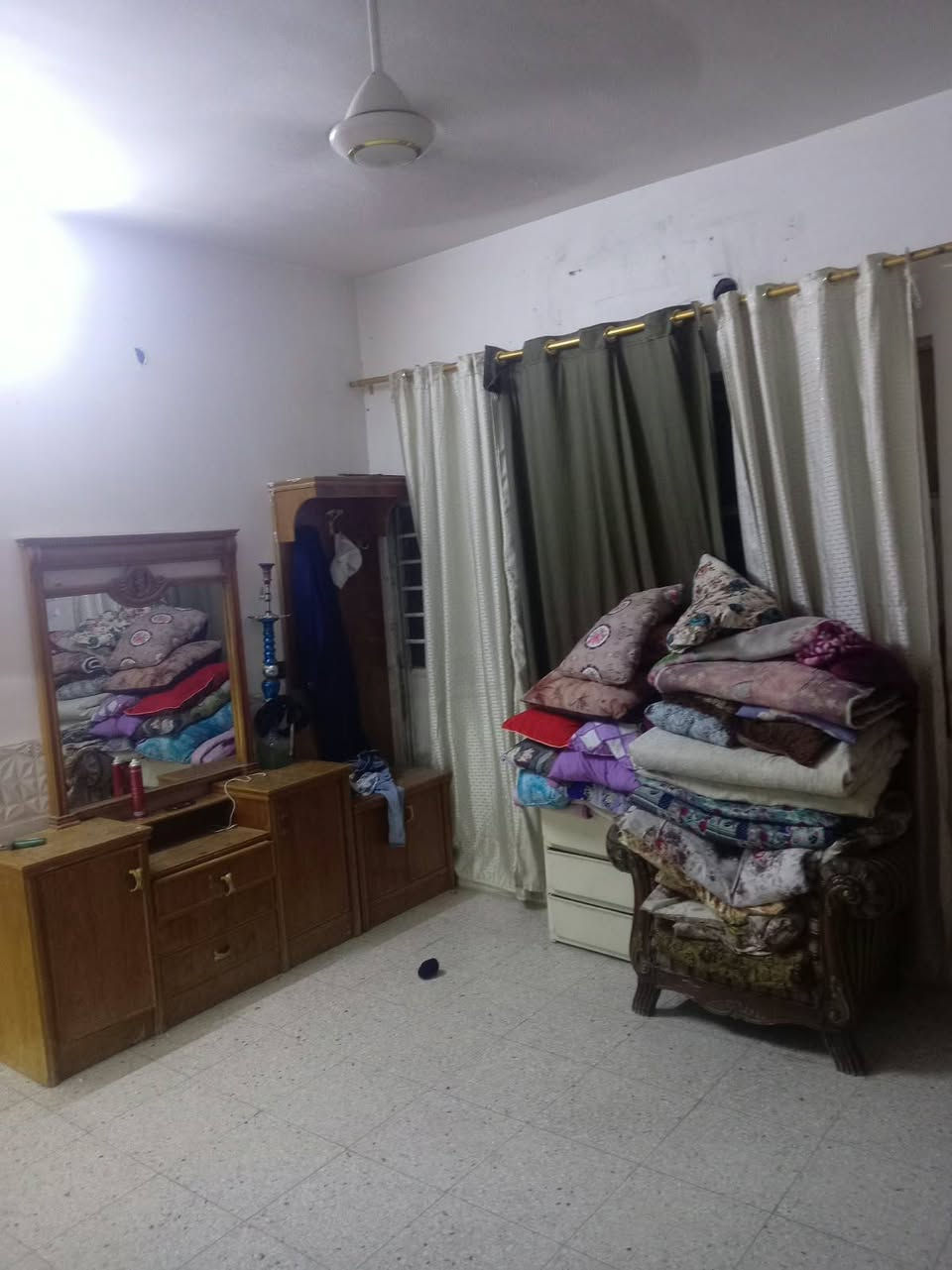 دار للبيع مساحة 100 متر  الواجهة 5 النزال 20
الخدمات كهرباء ماء مجاري 

موقع الدار بغداد الشعب حي السلام سند اصفر 

المحتويات 
خدمات خارجية مدخلين استقبال ممر ومطبخ وخدمات ومنور وحولي  وغرفة نوم عدد 1 وترك خلفي وبيتونه وسطح موقع مميز قرب الافرع المؤديه لمدخل القناة 

المراجعه مكتب البيت المعمور الهندسي مقاولات عامه 
عروضنا مستمره تتناسب حسب رغبه الزبون 
بإدارة الحاج ابو محمود الصالحي ***********
