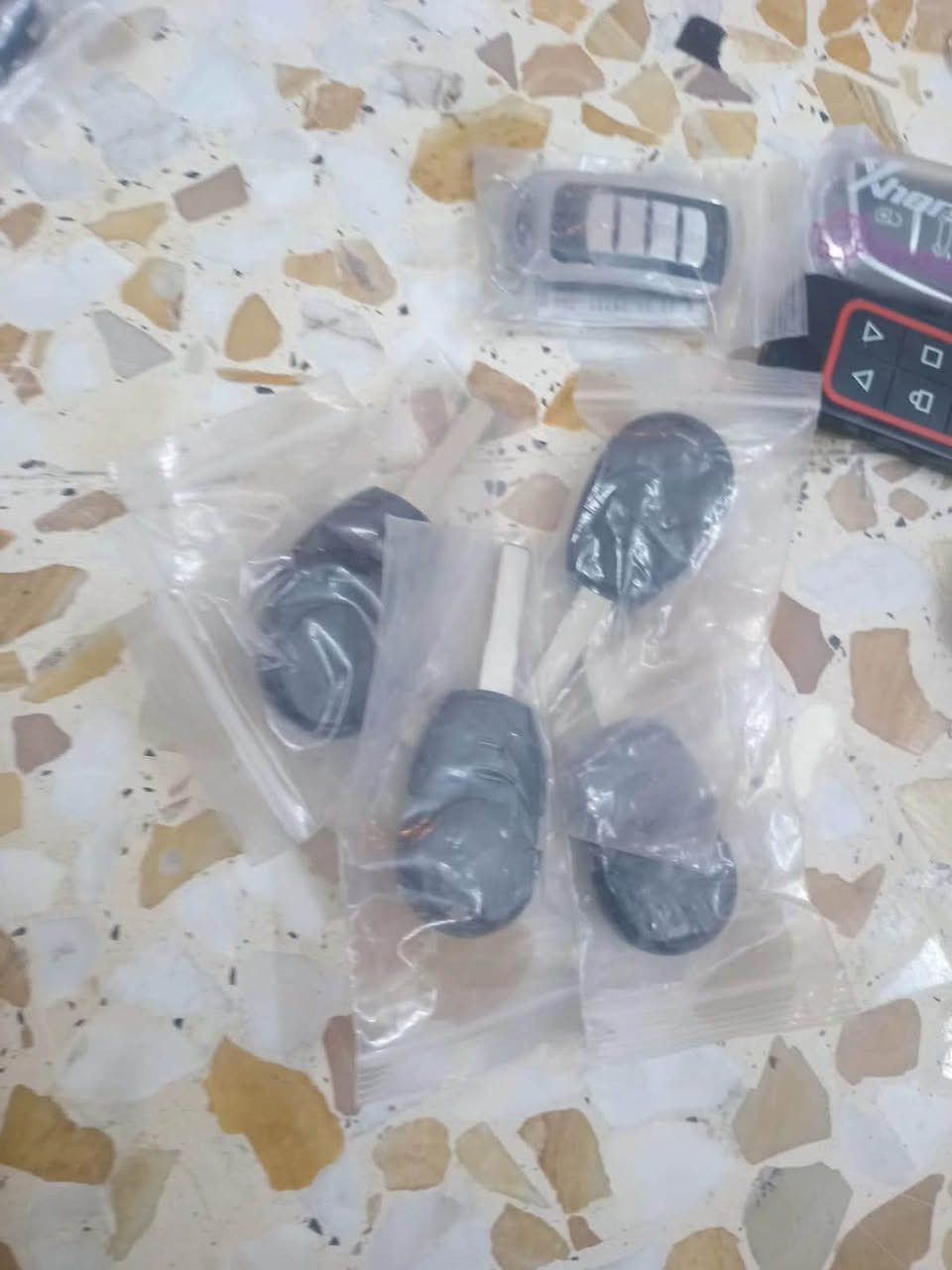 السلام عليكم اخوان شلعه بصمات وسويجات ٣٣سويج و٧٤بصمه زغيره والباقيات متنوعات للبيع التواصل واتساب ***********
