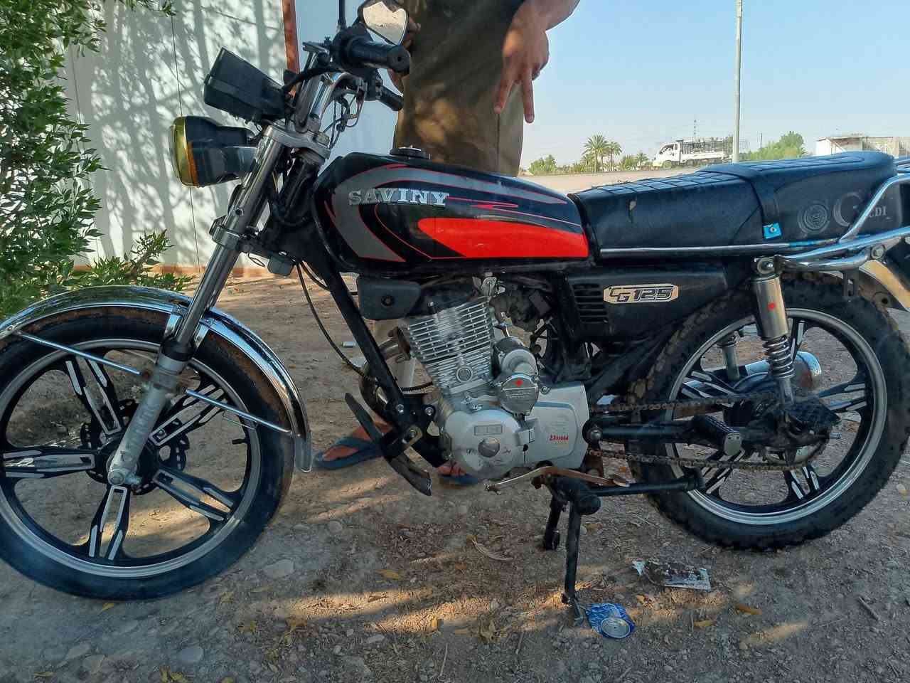 سلام عليكم دراجه سافانه موديل 20 محرك ما مفتوح اوراق اصوليه محرك خير من الله السعر 500 و بيه مجال الطيبين  ***********
