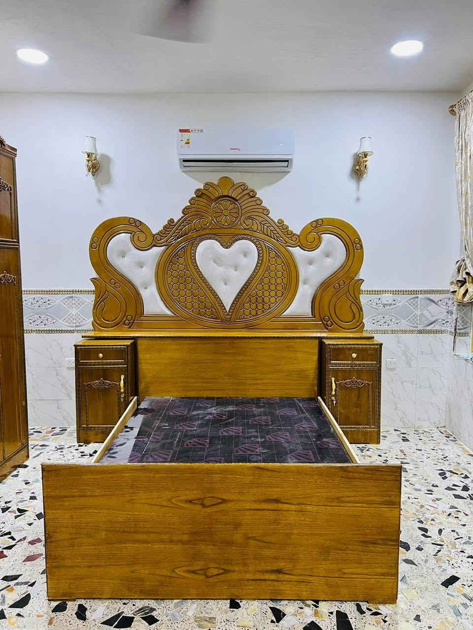 غرفه ام ال سته باب صاج عراقي السعر ٨٠٠ للاستفسار خاص او تساب ***********
