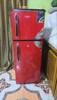 ثلاجه • نضيفه • وسط