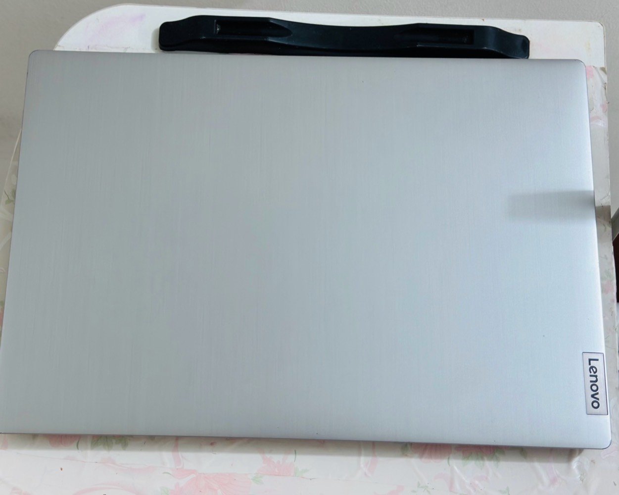 Lenovo IdeaPad Slim 3
لابتوب لينوفو مستعمل بحالة  الزيرو | استخدام قليل لبحث التخرج فقط خالي تمامًا من أي خدش أو عيب .

 المعالج: 
Intel Core i5-1035G1 | الجيل العاشر
 RAM: 8GB DDR4
 التخزين:مزدوج
• 128GB NVMe SSD
• 1TB HDD SATA
 كارت الشاشة:مزدوج
• Intel UHD Graphics
• NVIDIA GeForce MX330 2GB منفصل
 الشاشة: 
15.6” | FHD 1920×1080 | IPS | 60Hz

 نظام التشغيل: 
Windows 11 Pro | مفعّل ومحدّث

المميزات والملحقات:الشاحن الأصلي مع لاصق حماية شفاف للشاشة من أول يوم 
 Privacy Shutter لغلق الكاميرا
                                                          صوتيات Dolby Audio 
 جميع المنافذ تعمل بكفاءة: 
HDMI / USB / AUX
مع تقرير مفصل لحالة البطارية