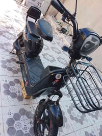 دراجه شاحن ار 8 السعر200 فيها مجال الرقم الموبايل 07887956271 رقم الثا...