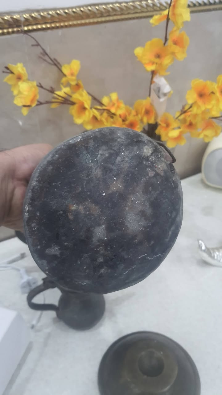 سلام عليكم  أنتيكات مشراب والطاسه بغدادي  قديم  التواصل ***********ابو علي السعر ١٠٠ الف

