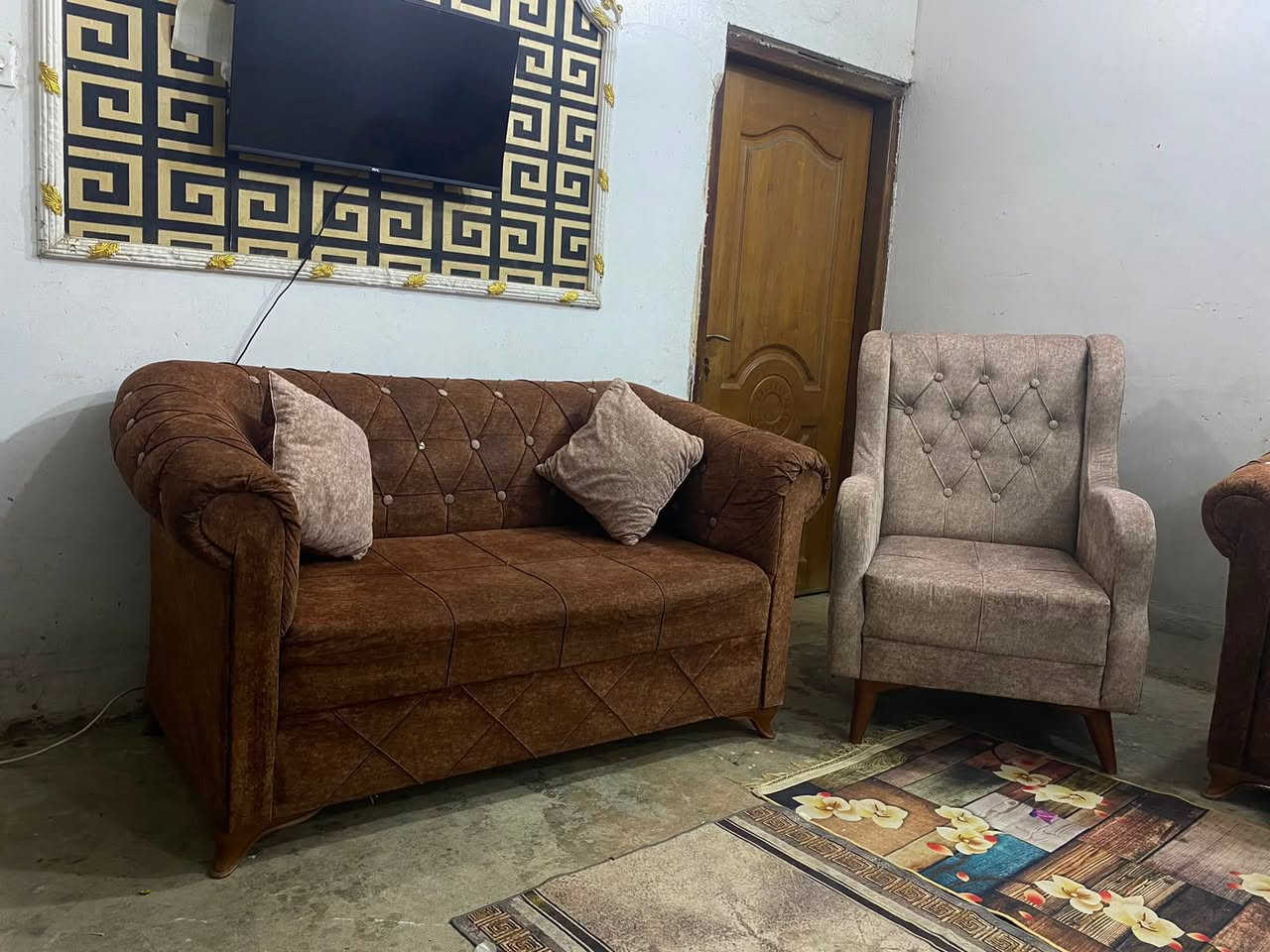 تخم 7 مقاعد مديل تركي نضيف بدون اي ضرر ب190 
***********
