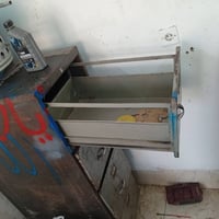 ميز مجلات حديد • للبيع