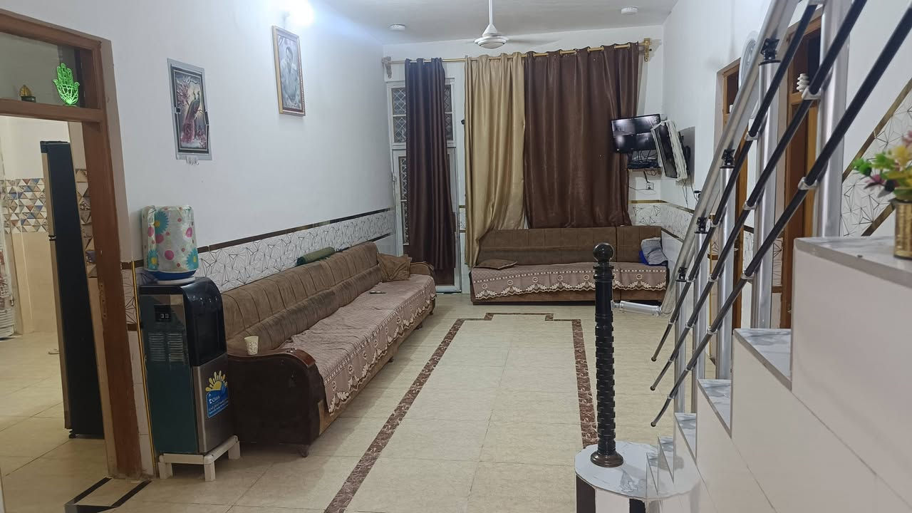 بيت طابقين • كراج وحديقة • شارع البستان