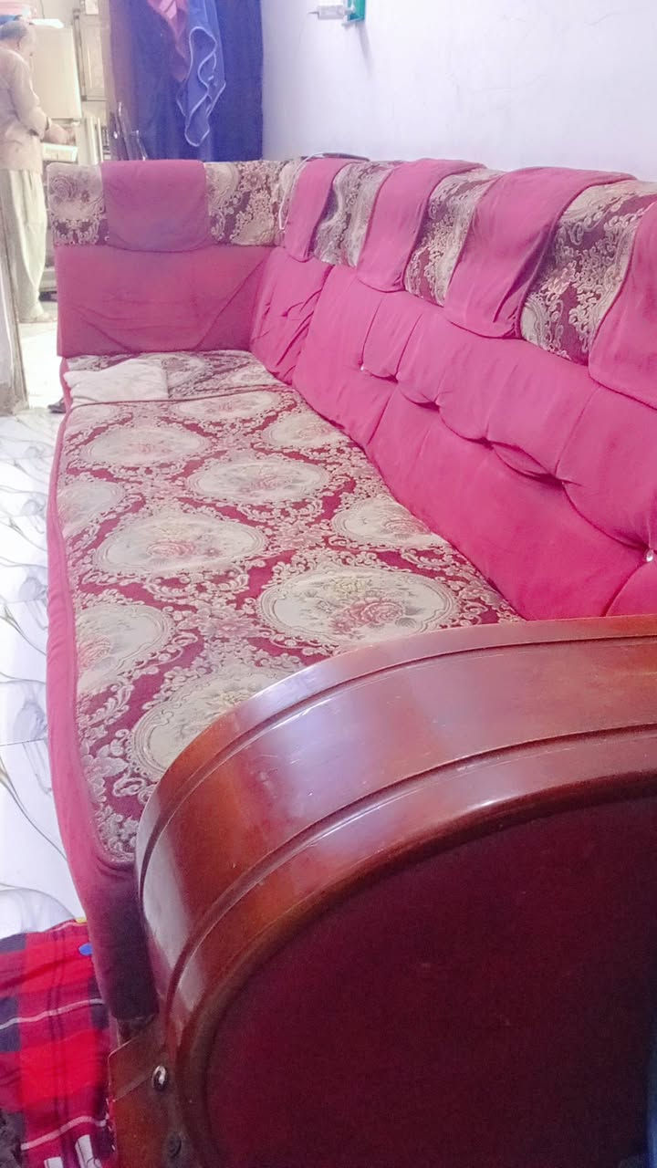 اغراض منزلية للبيع/ مبردة /ميز بلازما/تخم ١١مقعد اني مكلف بالنشر للاستفسار// ***********
