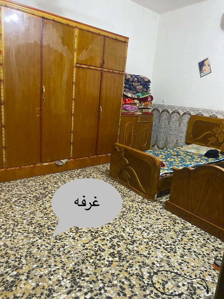 بيت مساحه الاصليه 60 واقع حال 160 
بدايه 9/2 سكينة الزراعي 
شارع التشجير 
استقبال
مطبخ +ترك+صحيات
غرفة الطابق الارضي
بيتونه
الطابق الثاني صحيات + غرفة
للاتصال ***********
