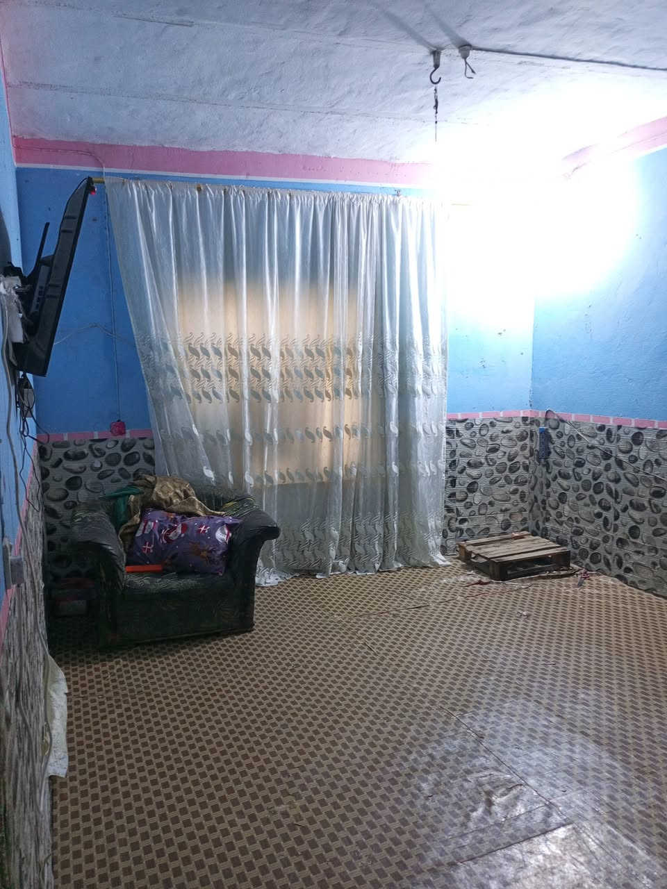 ٣٥٠م • غرفتين • حديقة كبيرة