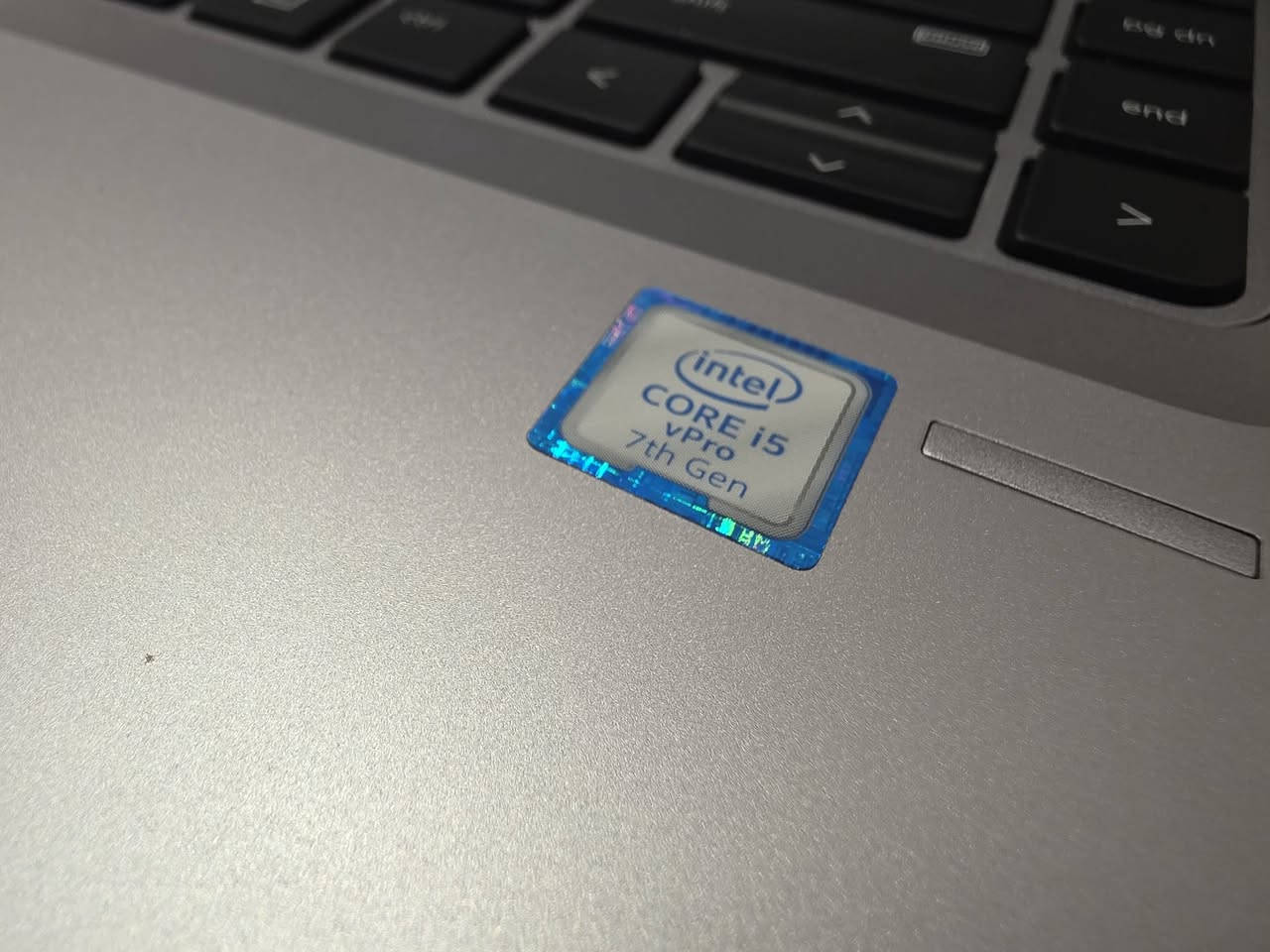 لابتوب HP​لابتوب من الفئة الأعمال المتميزة (Business Class) يتميز بالمتانة والخفة ومناسب جداً للعمل المكتبي، الدراسة، البرمجة، وإدارة شبكات الإنترنت.
يتوفر لدينا لابتوب Hp
​🔹 المواصفات الفنية:
​الموديل: HP EliteBook 840 G4  
​المعالج: Intel Core i5-7300U (الجيل السابع) بسرعة 2.60GHz تصل إلى 2.71GHz  
​الذاكرة العشوائية (RAM): 8GB DDR4  
​نظام التشغيل: Windows 11 (64-bit) متوافق وجاهز للاستخدام  ومفعل بشكل دائم.
​الشاشة: 14 بوصة  
​الهيكل: ألومنيوم خفيف الوزن ومتين جداً
​🔹 المميزات:
​جهاز سريع جداً في التصفح والمهام اليومية.
​تصميم أنيق ونحيف مع منفذ Type-C ومنافذ توصيل متكاملة.
​📍 المكان: التحرير - Baqubah
💰 السعر:  325 الف
📞 للتواصل والاستفسار: ***********
