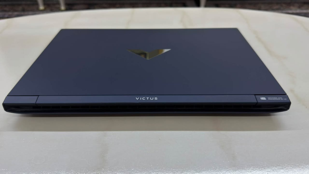 سلام عليكم

متوفر لابتوب Hp Victus gaming 16 
مواصفاته : كارت شاشة RTX4070 
معالج Intel Core i7 th13700 
رام 16GB
ذاكرة 512SSD Samsung
شاشة FHD 144Hz 

حقيقتا لابتوب جدا نضيف صارله يمي بس 4 اشهر استعمالي اله جدا قليل ، وسبب لبيع ما استخدمه + يجي وياه شاحنه لاصليه وياه كذالك Windows 11Pro ، وللي يحب هم عدي مبرد كولار اصلي درجه اولى بيه تحكمات سرعه لفان 
جربت احمل العاب اصليه من ستيم واغلب لالعاب يطني فريم fps اكثر من 120 فول اعدادات 

رقم واتساب 📞***********
