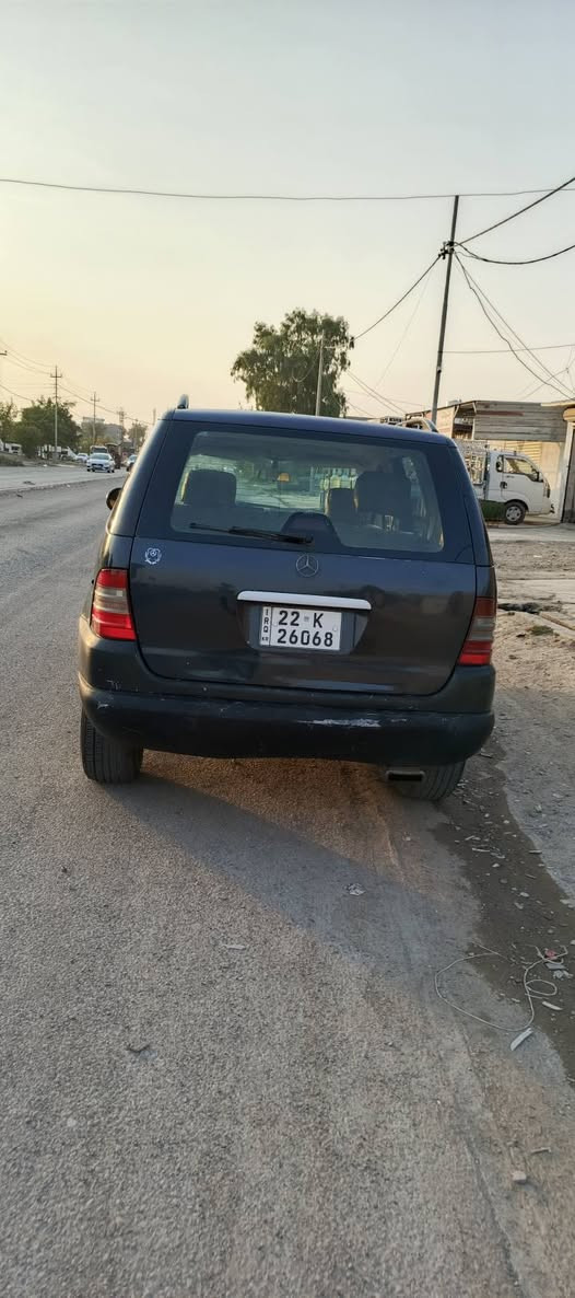 مرسيدس موديل 2000 سياره جاهزه
هزه وسنويه جدد لوحات انكليزي بيها دفتر بانزين
 كير ومحرك بطه 3000 في في تي
 قبل شهر خليتلها كير ومحرك حاويه جدد مكفولات
تبريد ثلج ويه السويج تشغيل بصمه
السياره فول اوتوماتيك 
دواخل مشمشي 
صدر امامي وخلفي جديد
السياره مابيها نقل جاهزه من الدعايه للدعاميه
فقط باور ستيرن عاطل والباقي شرط مكفول
تريد تحول تريد وكاله اني حاضر
السعر 58 وبيها مجال
مكان السياره كركوك 
موبايل ***********
