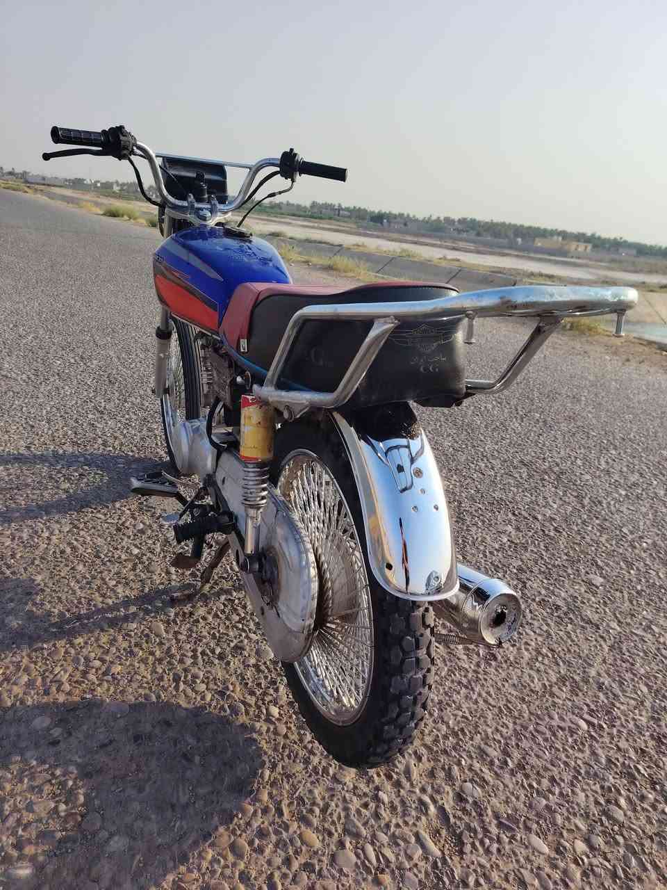سلام عليكم للبيع 300 وبي مجال ***********
