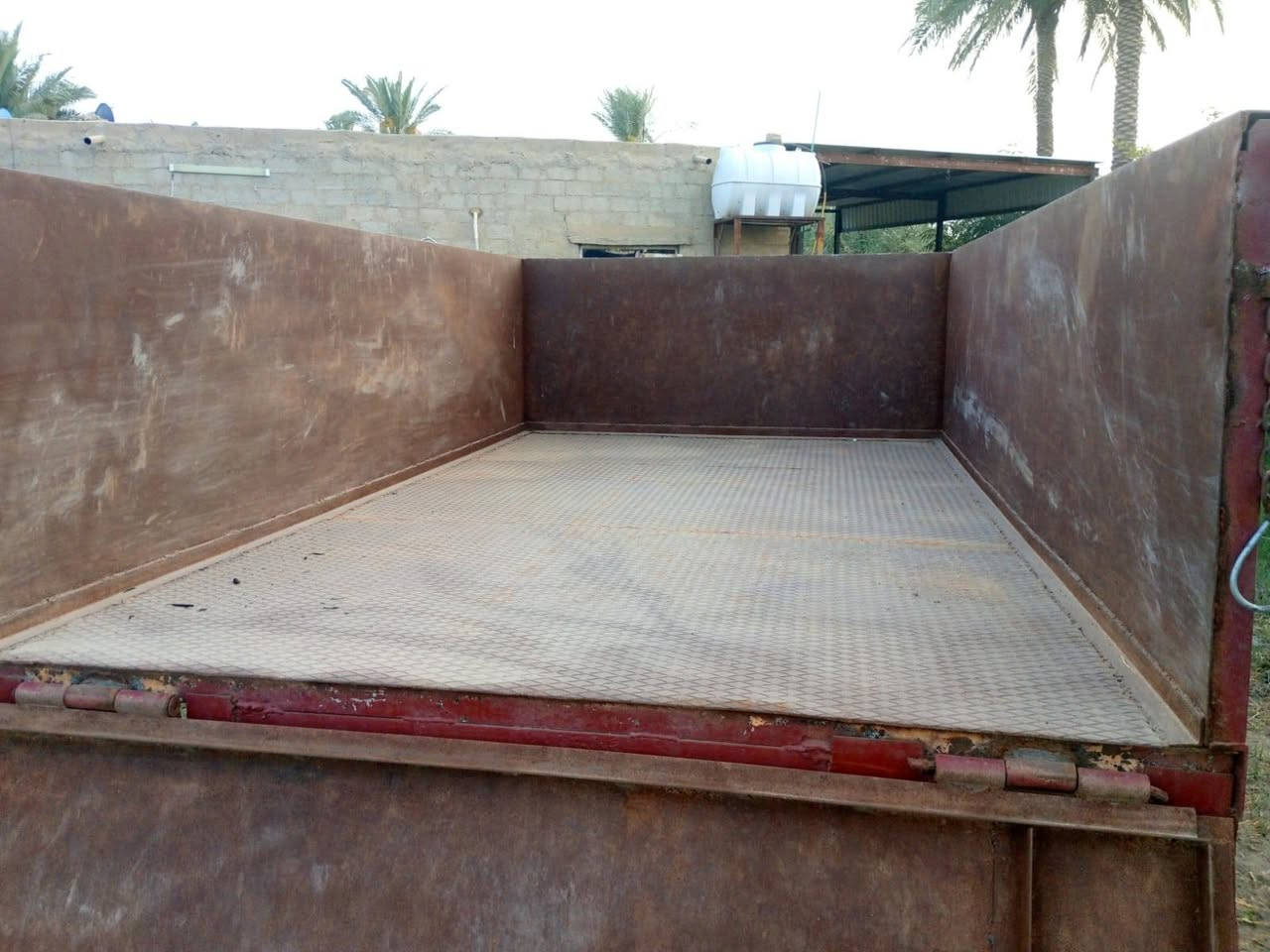 السلام عليكم عربانه للبيع حدادة درجه أولى تايرات نظيفه جك الرفع جديد وشغال مكانه بغداد اليوسفية السعر مليونين اليحب يشتري يتواصل ويه صاحبه عله هاذه الرقم ***********
