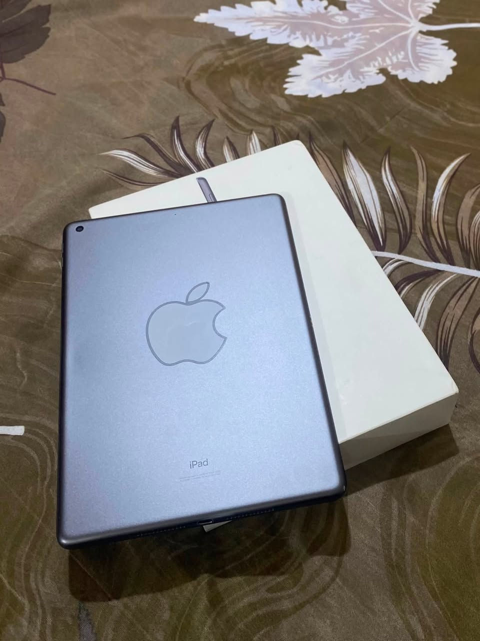 السلام عليكم ورحمة الله 

للبيع:

ايباد 9
ذاكرة 64
بطاريته كلش زينه
ما مفتوح وكلشي شغال من Touch ID وكلشي
الايباد نضيف مستخدم دراسة وشويه العاب
متواجد ب المحاويل 

السعر 250 والي يريده يراسلني خاص ونتفاهم

***********  
واتس ع الرقم .

