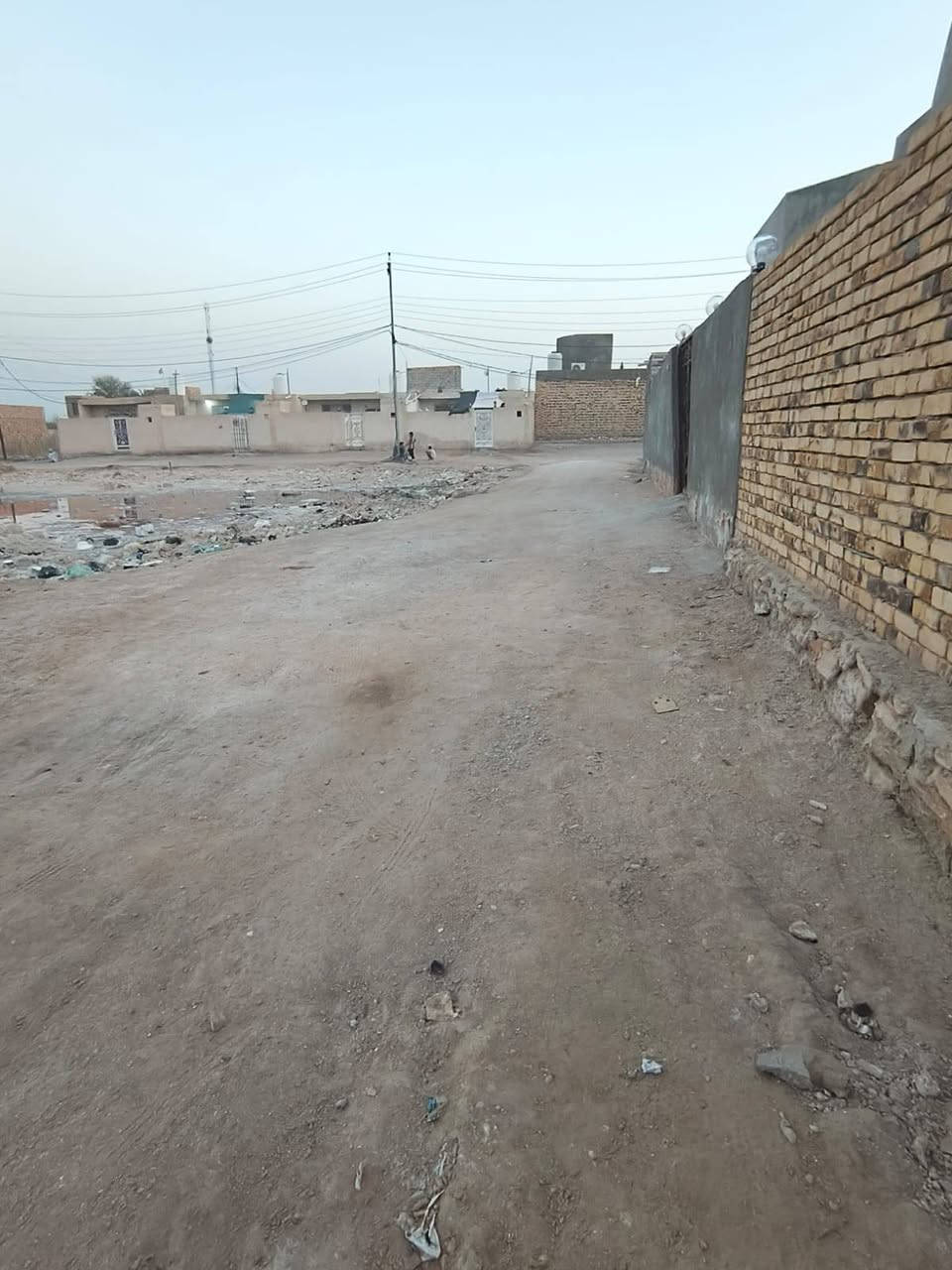 قطعه للبيع ابو صريفة 200 متر كافة الخدمات ماء ومجاري وكهرباء مولد شارع سعر 9 //
‏‪***********‬‏
