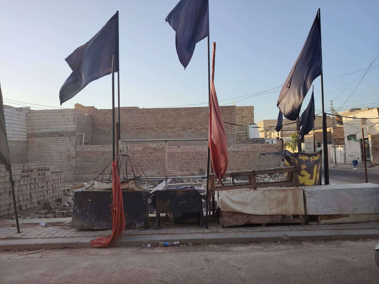 #عرصة ١٢٥ متر ركن مربعة على ساحة حي الميلاد بيها اساس كامل قريبة من شارع ١٥ النوماس
#سند طابو صرف من راعيها مباشر
#سعرها ٧٠ مليون وبيها مجال
#للاستفسار الاتصال او المراسلة مكتب المظفر للوساطة العقارية 
*********** واتساب 
*********** واتساب 
***********
#عنوان المكتب النجف حي الميلاد الحولي عمود رقم واحد
#شعدكم عروض بيع وشراء المكتب في خدمتكم
