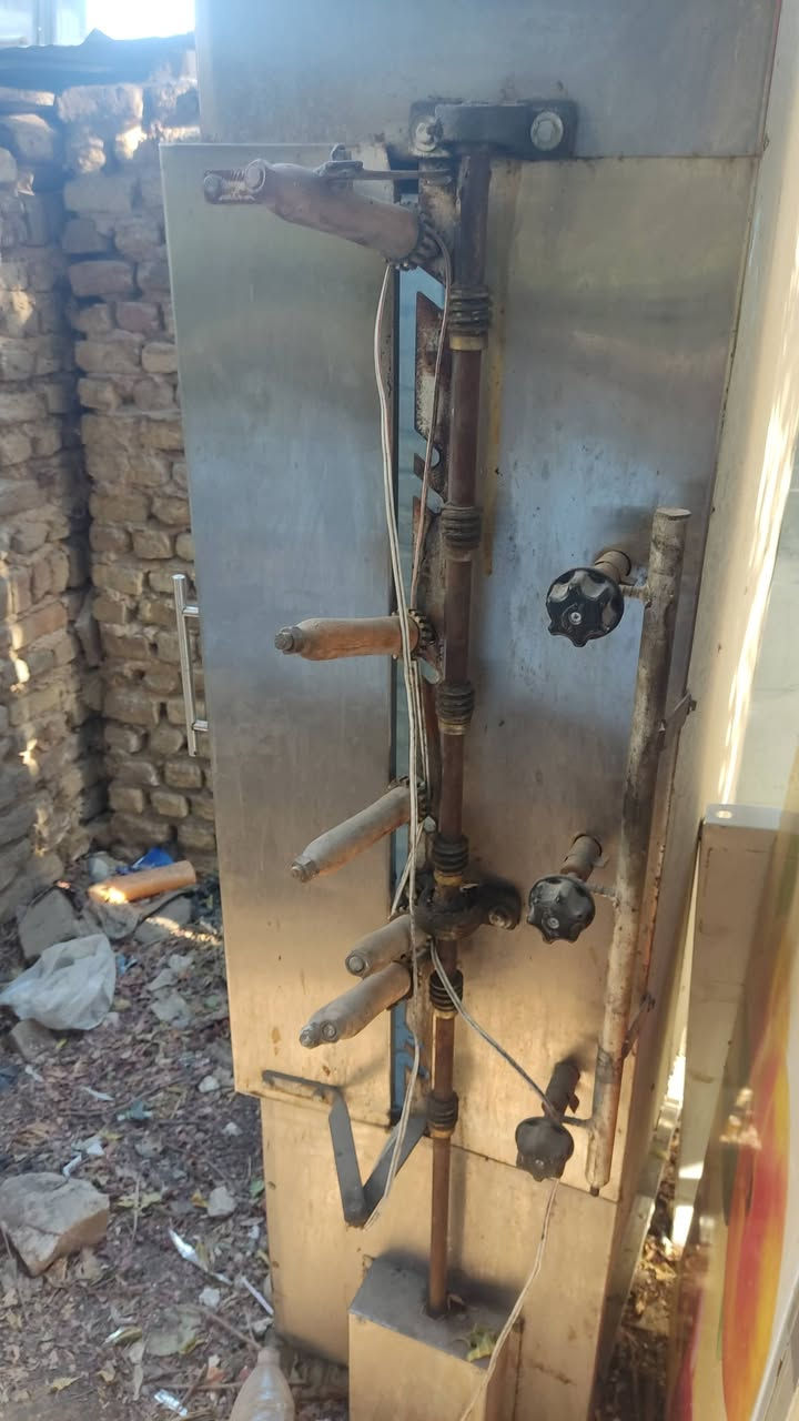 اعادة نشر بسبب الوعود الكاذبة غراض مطعم للبيع مكان نجف كوفة 

 ‏‪***********‬‏

دكتات وبوجات 10متر حجم 40 سم
مليون ونص
برادات 600عدد 2
كاشير كامل ملحقاتة نظام سبيدو 2طابعات مع ميز الكاشير مليون و50
حماية فنگر مع قلاية فنگر 300
سخان مع تانكي 150
شواية دجاج 550
حوض سنگ تركي 150
الاسعار بيهن مجال لتفاوض
