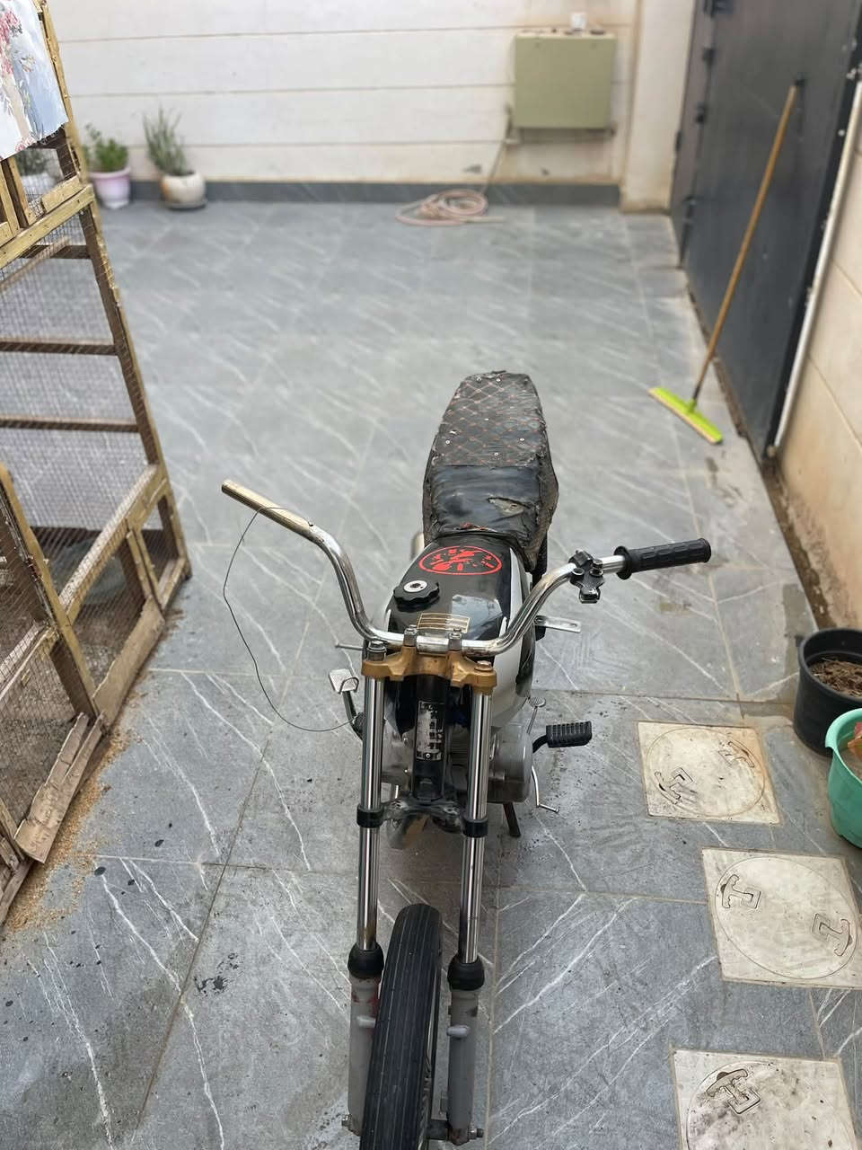 سلام عليكم دراجه نامه للبيع سعر 250 وبي مجال حك الجيه مفتوحه بستم  دراجه فول شلعه و معدل خير من الله  ناقصه بس سيم سكليتر و سيم كلاج بس هاي النقوصات البيها مكان تكريت القادسيه رقم ***********
