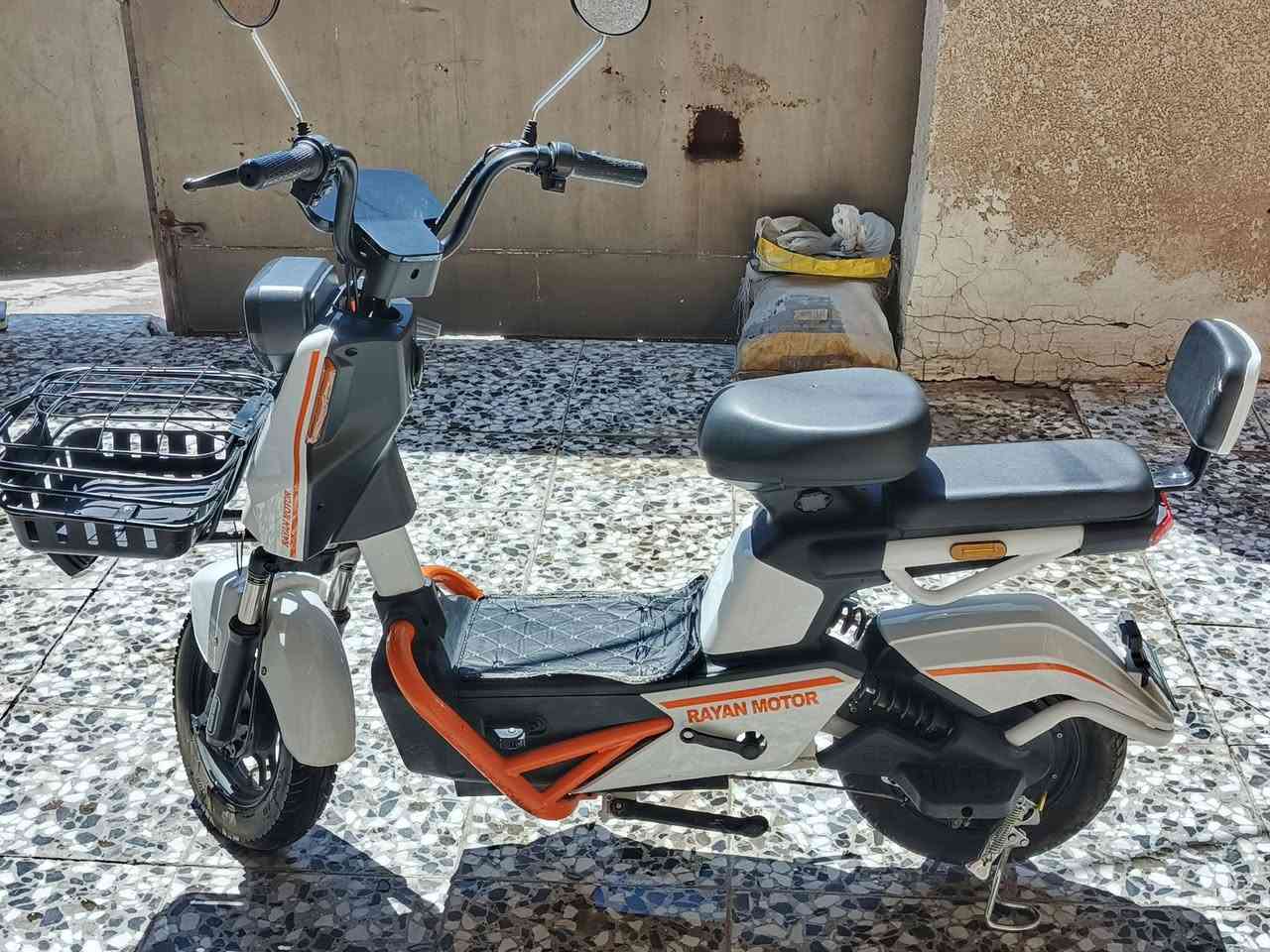 🔥🔥 للبيع دراجة كهربائية RAYAN MOTOR حجم 14 🔥🔥
للبيع دراجة ريان نظيفة جداً ومرتبة، استعمال شهر فقط، 

⚡ المواصفات: ✅ RAYAN MOTOR
✅ حجم 14
✅ 4 بطاريات
✅ البطاريات بعدها جديدة وحالتها ممتازة جداً 🔋
✅ سلة أمامية كبيرة
✅ كرسي خلفي مريح
✅ تايرات نظيفة
✅ الدراجة شغالة وجاهزة للاستخدام
✅ نظافة واضحة بالصور 📸

💰 السعر: 450,000 دينار فقط 🔥 قابل للتفاوض للجاد فقط

📍 الموقع: [بغداد مصفى الدورة ] 📞 الاتصال/واتساب: [***********]

💵 البيع نقداً
👀 الفحص أمام المشتري

دراجة نظيفة وتستاهل، والبطاريات وحدها بحالة ممتازة 🔋🔥
