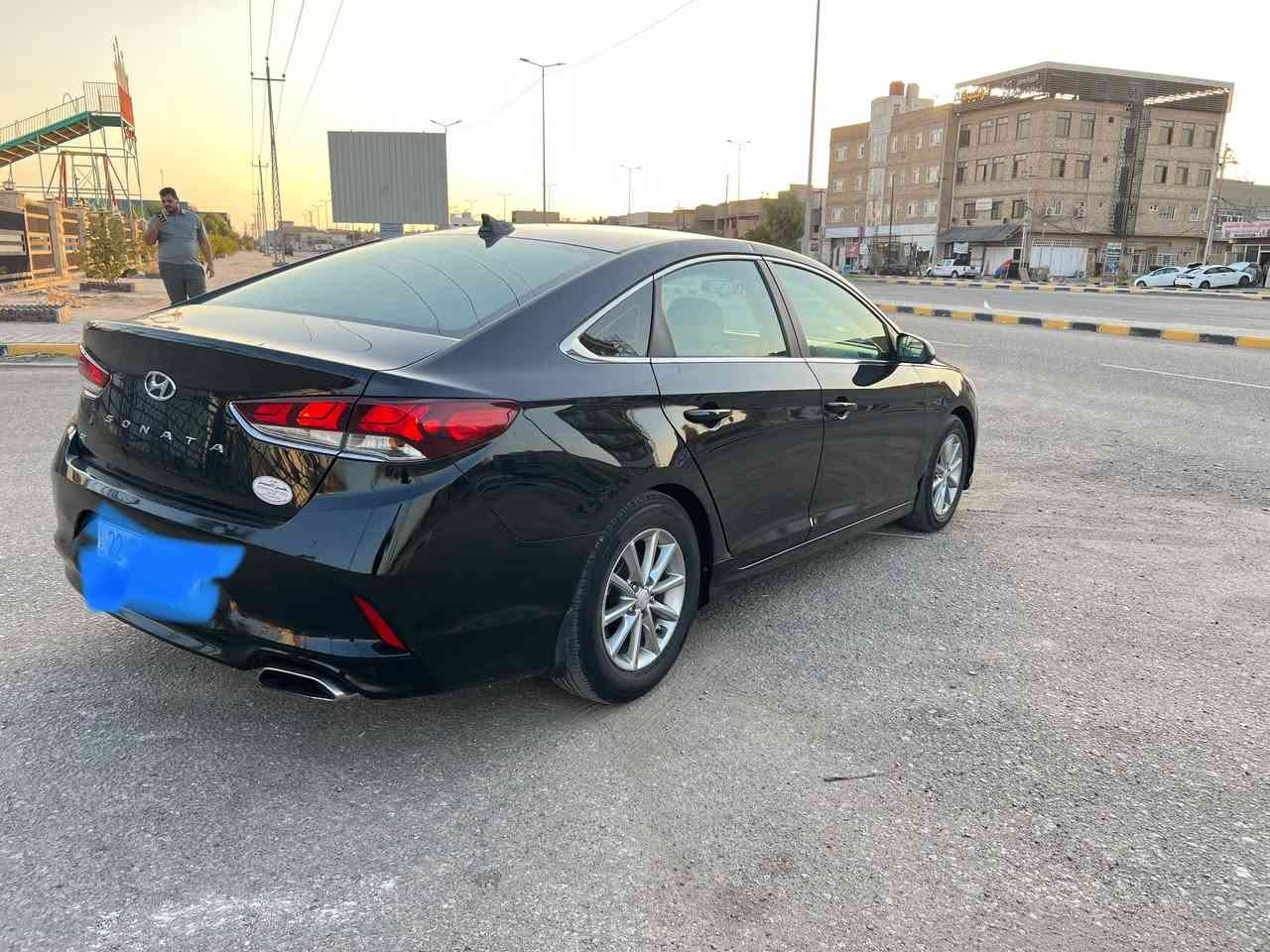 سلام عليكم لبيع سوناتا18 
حادث ثنين بيبان بجم كبس 
سياره حلوه وجاهزه ماشيه 95ميل 
تبريد ويه سويج حداديه جديده 
اتصل ***********
سعر 114ومبيه مجال بسيط @
