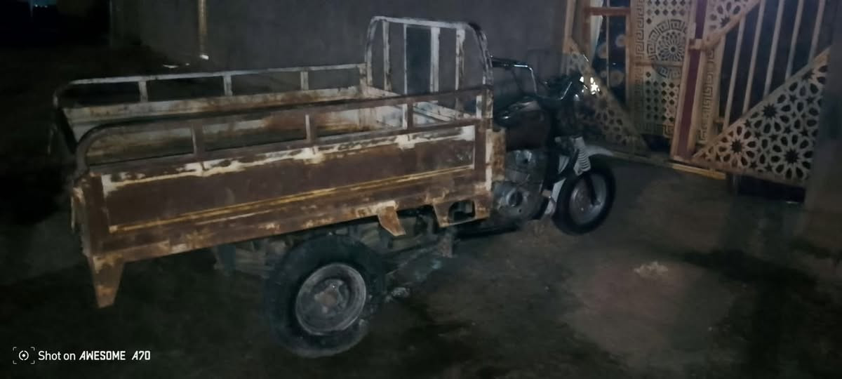 سلام عليكم ستوته البيع 2013 وراق صولي  مابيه كل خياس  شاصي نضيف حلوه كاعده كلش  شراي يجي خاص ***********

نص مكتوب في الصور:
- Shot on AWESOME A70