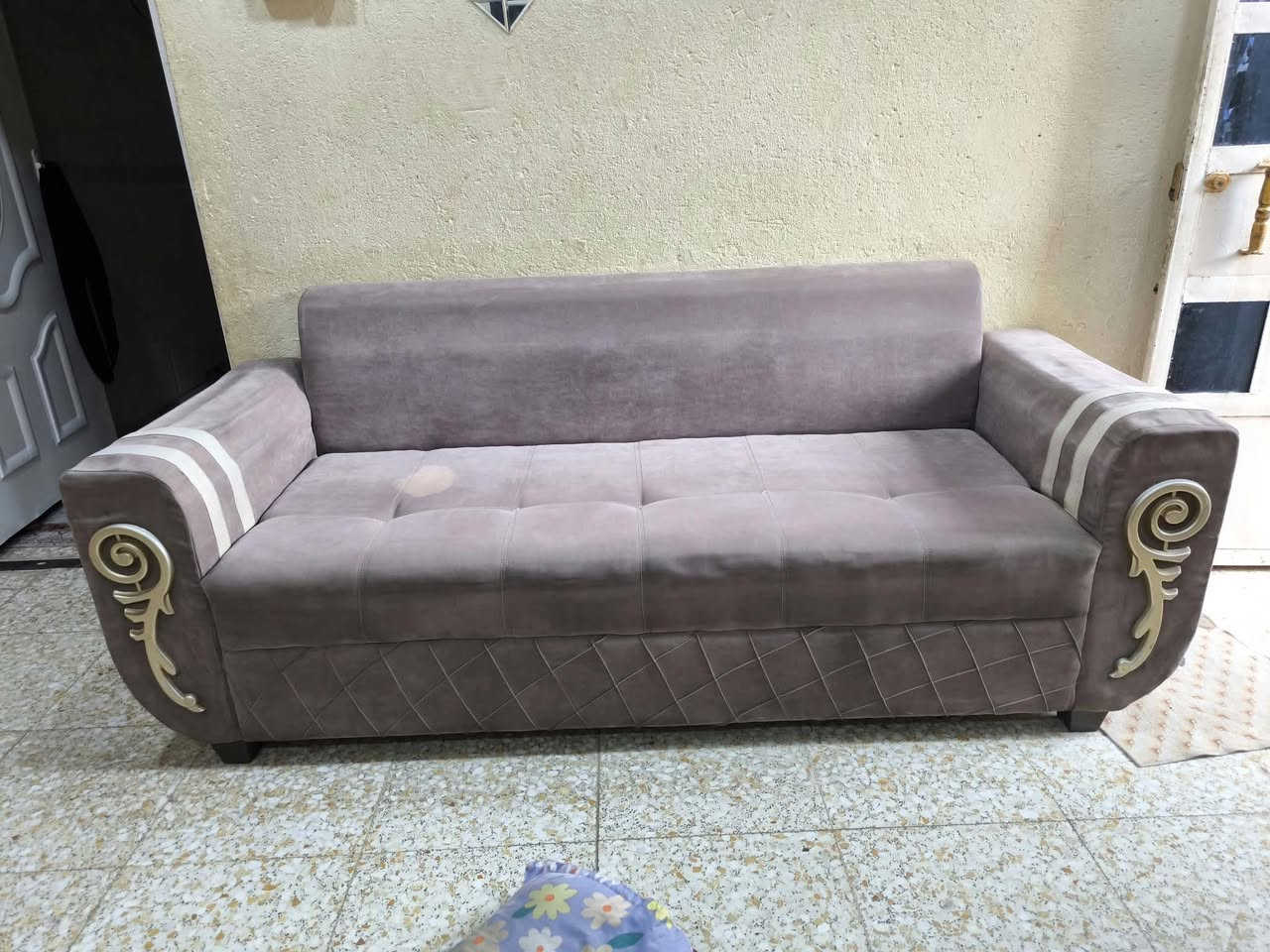 سلام عليكم تخم خمس قطع مستعجل عله بيعته  ***********
