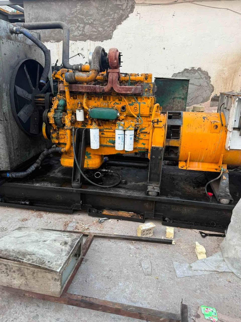 السلام عليكم للبيع مولدات فولفو D16/31
وحده فراه  طبك مال سياره توليده ستان فورد 550KV
الثانيه شغاله سيت بلاد مولد بلاد سوبر وصط توليده ماريلي يطالي 500 KV 
بغداد 
***********
***********
