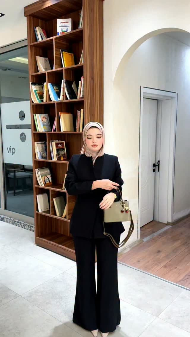 الأناقة ما إلها لون واحد! 
سوت رسمي متوفر ٥ الوان 🤎🖤🤍💖
قماش وكوالتي فخم
قياسات
1-(38-40)
2-(42-44)
للطلب والاستفسار دايركت 
 #explore #ملابس #ازياء #العراق
