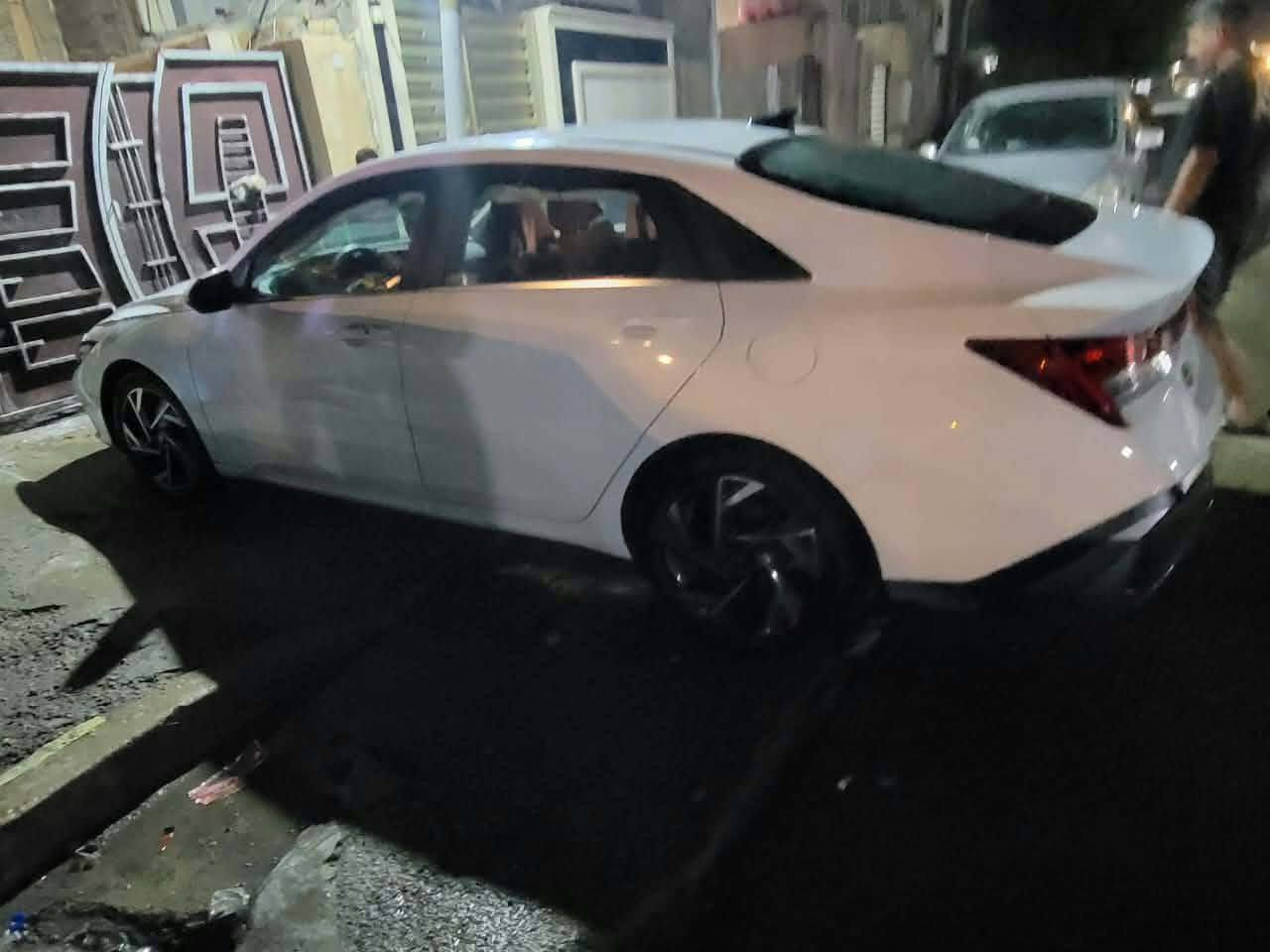 النترا موديل 25 وارد امريكا 
سياره فول مواصفات 
بدون صبغ فق بارد ومبين بل صوره 
بدون رقم 
بصمه 
فتحه 
رادار امامي وجانبية 
كامره 
حساسات 
فوال الفول 
السعر 140
***********

نص مكتوب في الصور:
- 1565101563