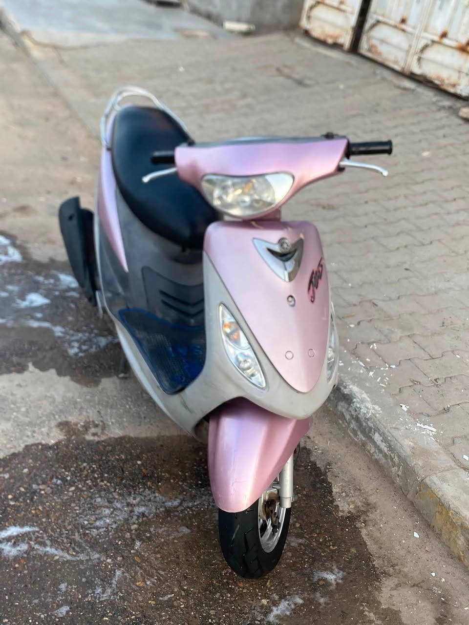 بس ليدور نضيف يراسلني حبايب سلام عليكم ماكس منغولي دراجه نضيفه وجديده بمعنى الكلمه ضاله اقل شهر من طالعه من الحاويه كهربائيه كلهن شغلاله سلف هندر اشاير كيلو متر عداد بانزين. قفال سكان قفال سندوك دراجه برغي ماناقصه دراجه جديده ويه كب نجمه ثكيل زوج تايرات جلاتين جديد دراجه عله بلاد ماملعوب بيهه تجي وتشوف بعينك مكاني القرنه الشرش *********** السعر 940 وبيه مجال 
دراجه كله ختم واحد ويه المحرك
