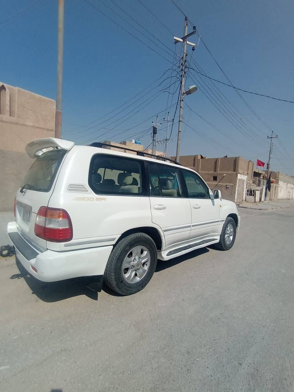 سياره للبيع مونيكا لاند كروز موديل  2007  مداور ثاني يوم سنويه 2028 اطارات جديد بيها، 3 قطع صبغ بدون ضرر.  رقم ذي قار للاستفسار ***********
