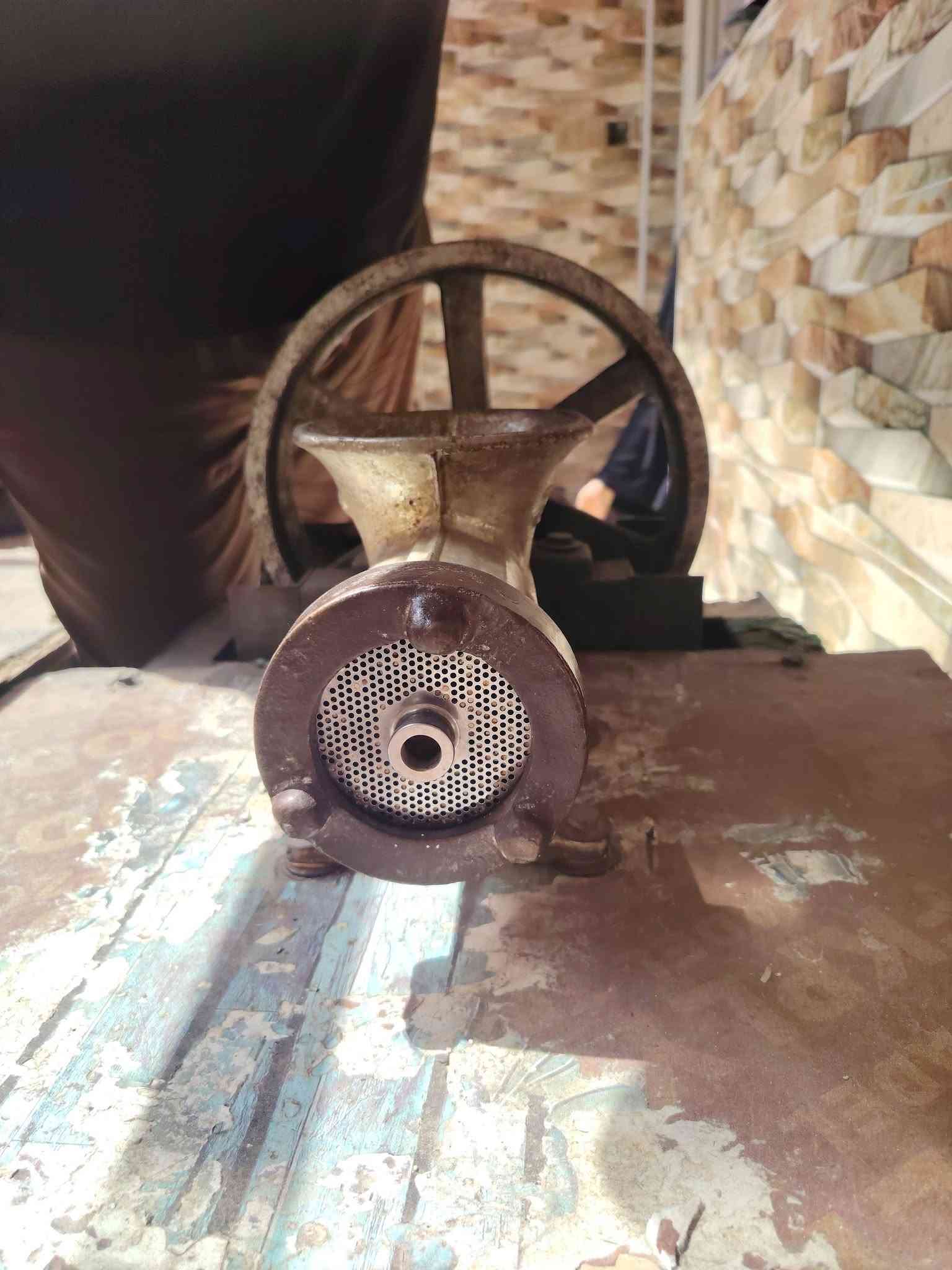 السلام عليكم عندي مثرامات عدد 2 وعربانه سعره150 البيع واحده حجم 22 سعره 200والثانيه حجم 32سعره 250  عنواني بغداد الغزالية رقمي *********** الاستفسار أكثر اتصل او راسل الصفحة وتدلل
