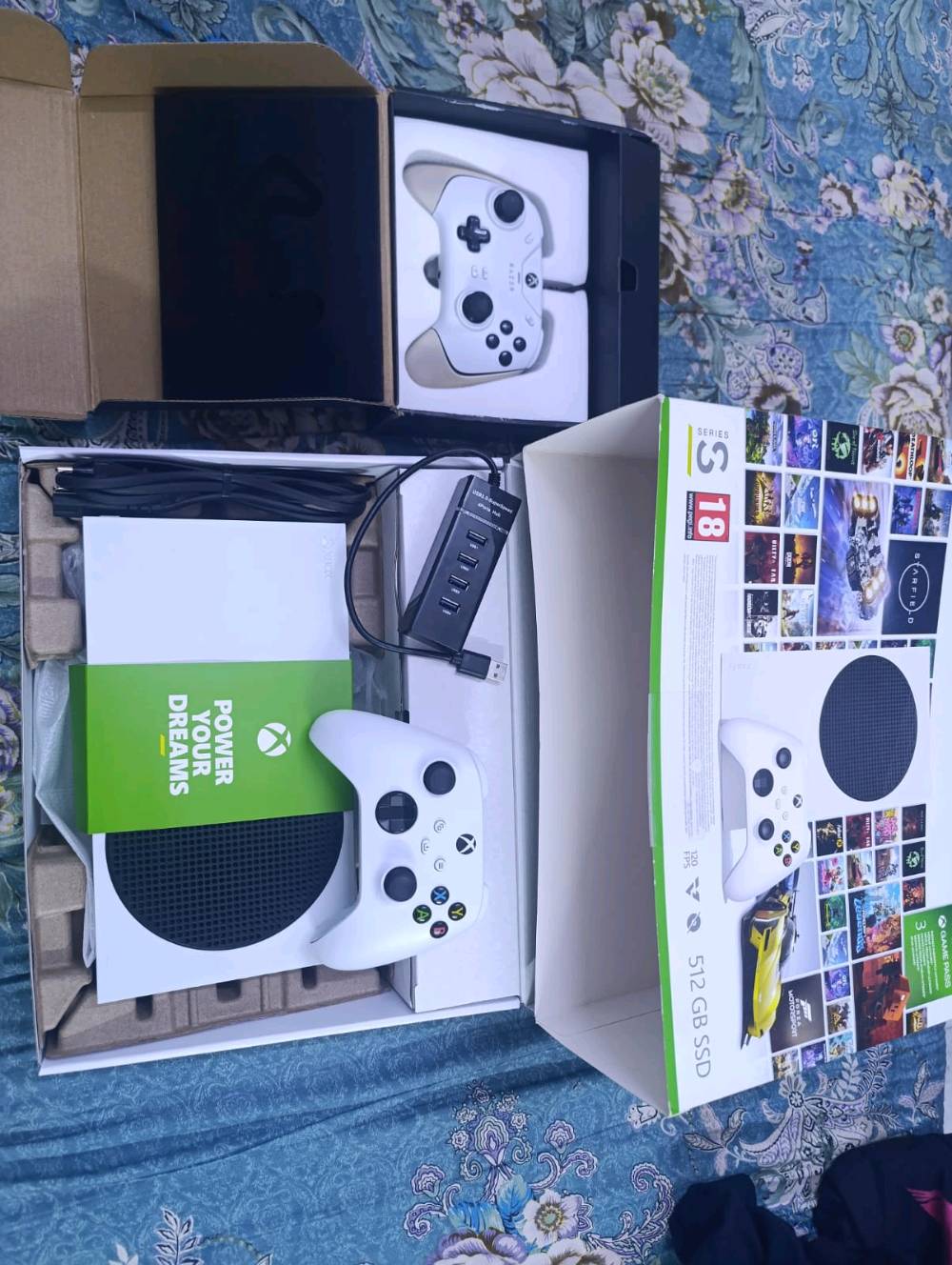 Xbox Series S للبيع - استخدام نظيف! 🎮🔥
السلام عليكم، عندي جهاز Xbox Series S مستعمل بحالة ممتازة للبيع، الجهاز قوي ويدعم كل ألعاب الجيل الجديد بكفاءة عالية.
​تفاصيل العرض والمواصفات:
​حالة الجهاز: نظيف ، الجهاز ممفتوح ولا داخل صيانة أبدًا.
​الملحقات:
​يدة التحكم الأصلية للجهاز.
​يدة إضافية ثانية من شركة Razer.
​ملاحظة بخصوص اليدة: منفذ الـ Type-C بيدة التحكم بيه مشكلة بسيطة، ولذلك مركب بداخلها قطعة بطارية شحن ممتازة بمكان البطاريات؛ تشحنها وتلعب بيها وايرلس (بدون واير)، وإذا تحب هم تكدر تربط بيها واير وتلعب مباشرة.
​📸 الصور المرفقة بالمنشور توضح حالة الجهاز والملحقات بالكامل.
​السعر:  ٤٠٠ دينار (وبيه مجال ).
​المكان: بغداد / الكرخ
​للتواصل: ***********
