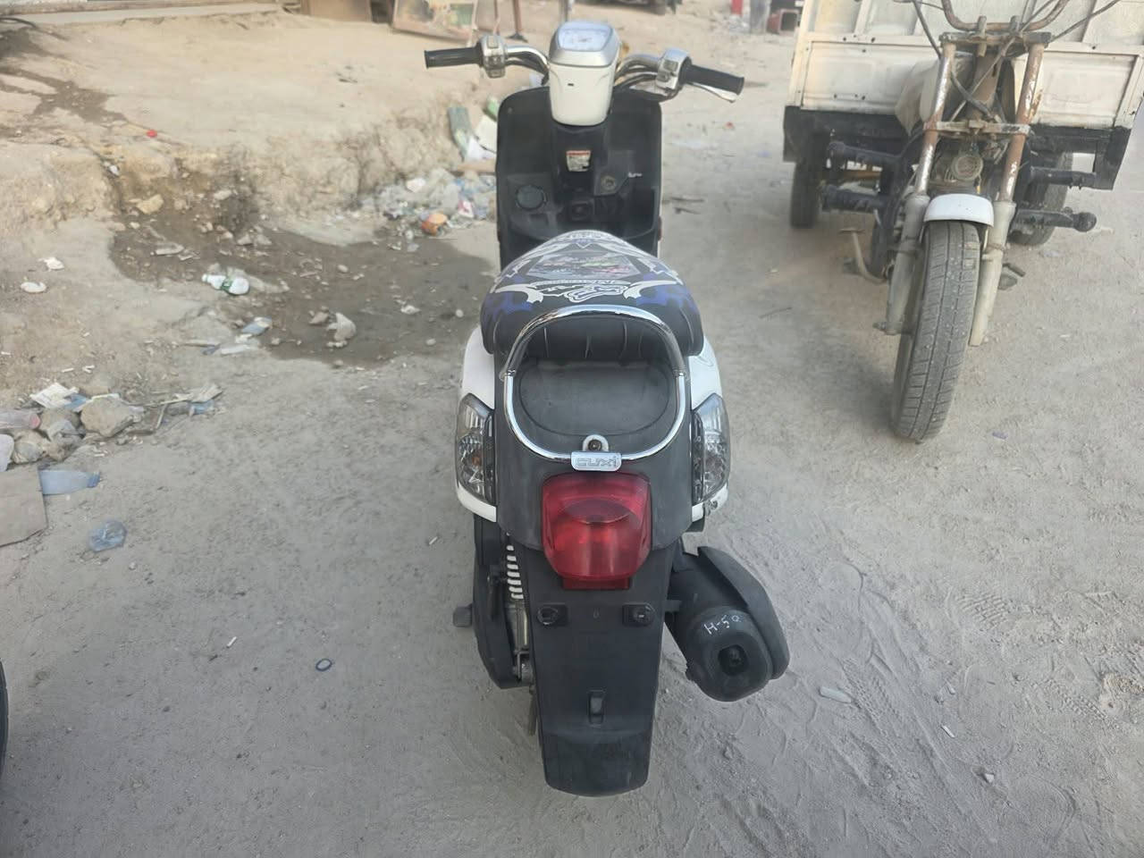 للبيع جديده صار شهر من طلعته حاويه كلش جديد درنفيس ما مخلي عليه اول تبديلت دهن  كلش بل جيس شرط كلشي شغال بيه سعر 1250مليون وميتين وخمسين مكاني سوق شيوخ حي العسكري شارع المستوصف ستفسار أكثر ***********
