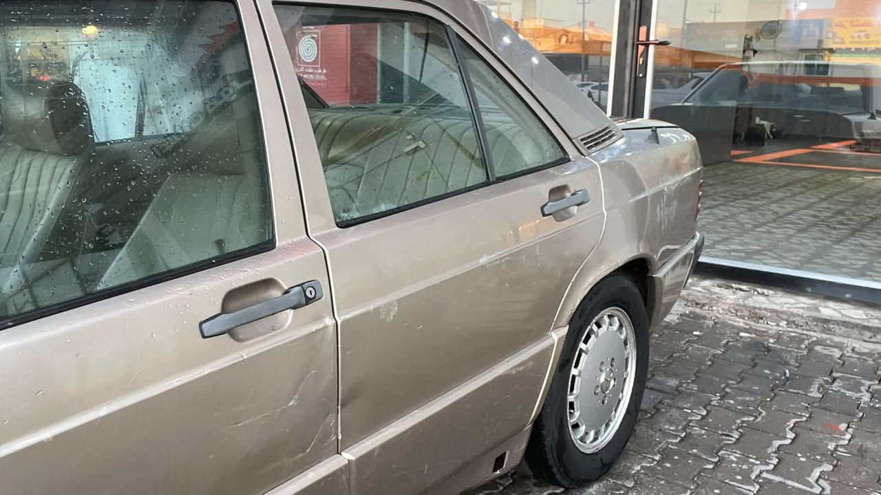 سلام عليكم 
مارسدس 190 طيارين
رقم بغداد
موديل 91
داخل بيجي محرك 4 سلندر عنكبوت 
السيارة كلش حلوة وناعمه
تبريد نقص بس راديتر كل المنظومة جديده
السعر 38 بيها مجال 
***********
