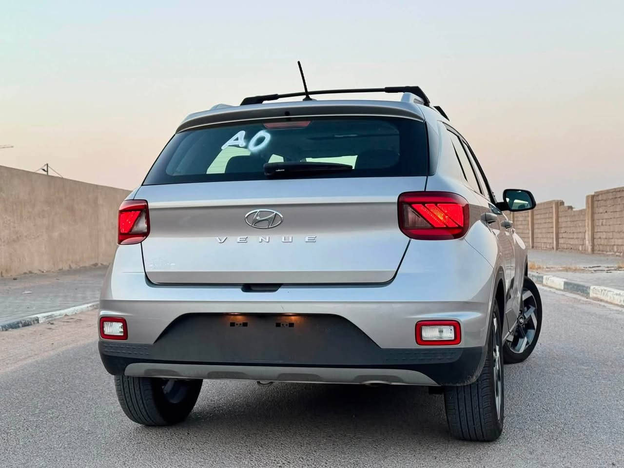 🚘 هيونداي فينيو SEL 🔥
رقم اتصال: ***********

✅ موديل 2024

المواصفـــات:

• محرك 1.6L اقتصادي وعملي

• جير أوتوماتيك CVT

• تشغيل بصمة + تشغيل ذكي

• شاشة وكالة تعمل باللمس

• Apple CarPlay + Android Auto

• كاميرا خلفية

• حساسات خلفية

• تحكم بالسكان + مثبت سرعة

• نظام المحافظة على المسار (Lane Keep Assist)

• نظام التحذير من الاصطدام الأمامي

• نظام الكبح التلقائي للطوارئ

• نظام مراقبة انتباه السائق

• مكيف أوتوماتيك

• إنارة LED نهارية

• جنوط ألمنيوم وكالة

• مرايا كهربائية مع إشارات

• صرفية وقود ممتازة

• داخلية واسعة ومريحة

🛠️ الملاحظات:

• جميع الملاحظات مذكورة في تقرير وا موضحة في الصور

📍 حرة بدون لوحات

📌 رقم الشاصي:
KMHRC8A34RU319683

💰 السعر: 128 ورقة
