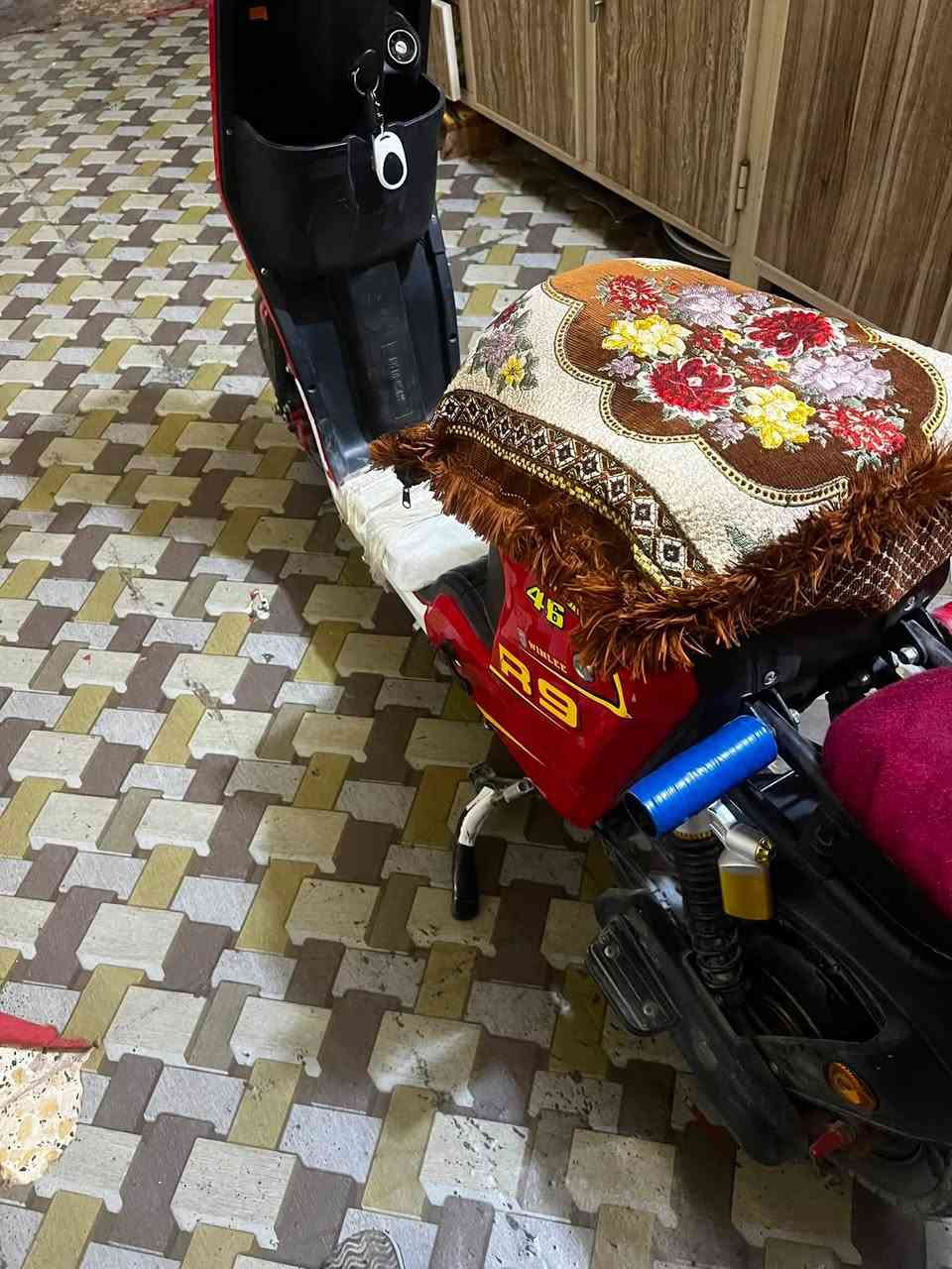 سلام عليكم دراجه شحن R9 موديل 2026 دراجه مكفوله نضيفه كلشي مابيه جديده سرعه 109 (5 بطاريات جديدات وكاله لايت قوي إشارات دبل إشاره نشره تاير جديد دراجه جديده شرط الفحص دراجتي مال جمبازي 😁🩵 سعره 550 بيها مجال حك جيه عنواني نجف رقم هاتفي اي ستفسار ***********
