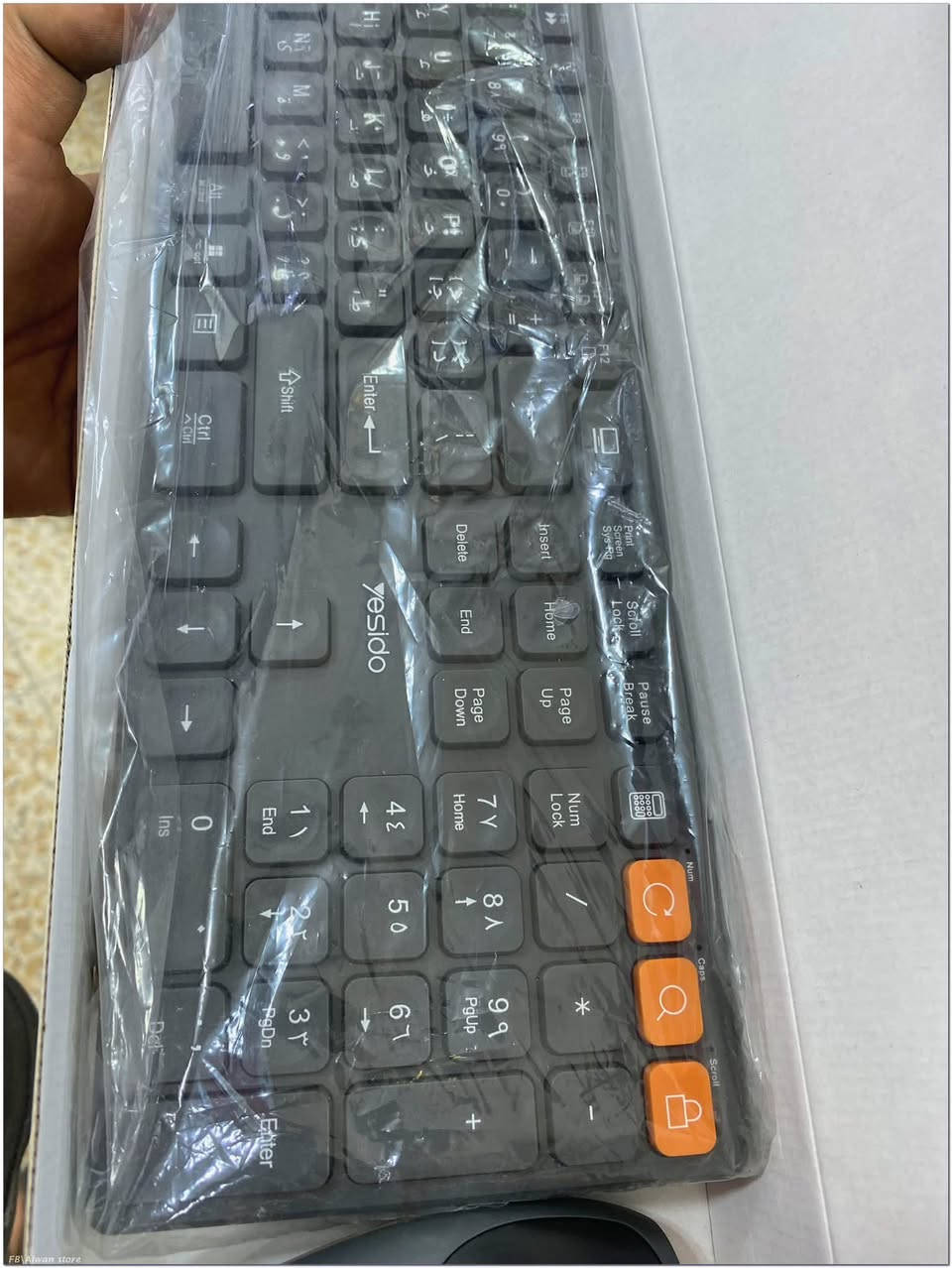 متوفر كيبورد وماوس اصلية بلوتوث امزون سعر ١٦ الف 
متوفر توصيل

نص مكتوب في الصور:
- FB\ Alwan store
- FB \ Alwan store
- FB Alwan store