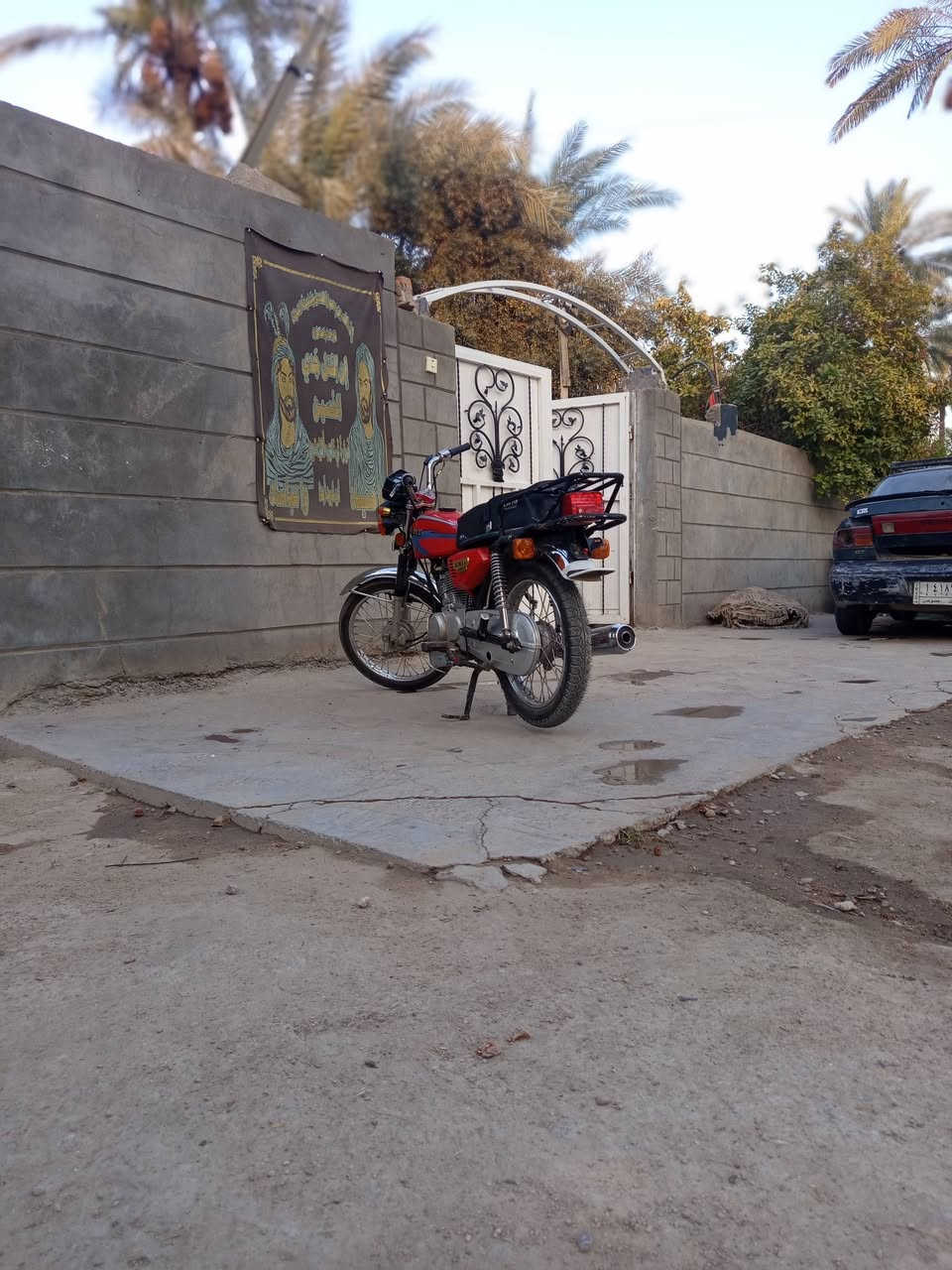 سلام عليكم شباب دراجه نامه شلامجه مكينتها سي جي نامه موديل 2018 تعمير 26 داتيرات وجوابه  جدد وبنز انتس لون احمر اوراق اصولي وبيها ورقه من القاضي جانت محجوزه ويل مبدل اسيامه كلهن جدد السعر ب 625 وبيها مجال مكان حله بكرلي مركز المدينه 
رقم الهاتف:***********
