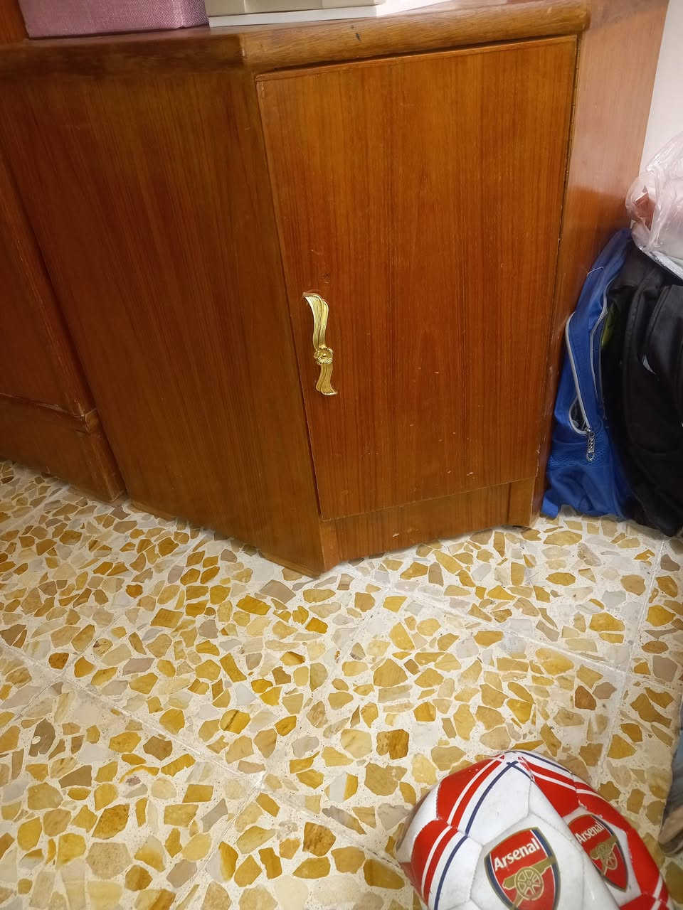 #للبيع غرفة نوم نظيفة جدا خشب عراقي مكونة من ٧ قطع ... للتواصل الاتصال على الرقم
*********** 

أو التواصل على الواتساب
