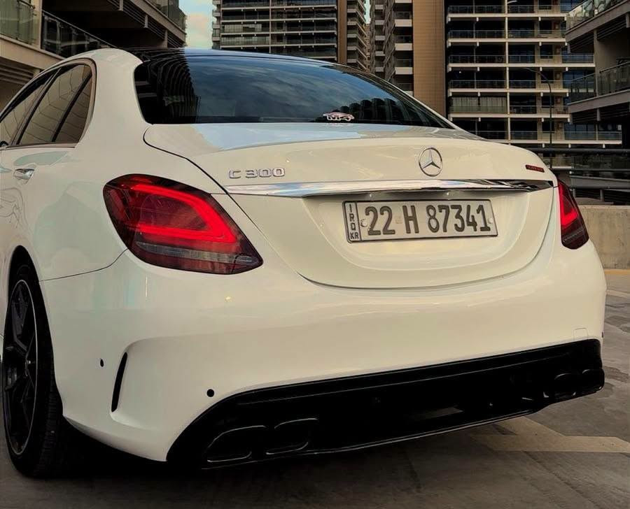 مرسيدس بنز C300 موديل 2021

الفئة: C300
المحرك: 4 سلندر 2.0 تيربو
ناقل الحركة: أوتوماتيك
الدفع: خلفي
الممشى: 100,000 كم

المواصفات:
فول مواصفات
دشبورد رقمي
شاشة وسطية
سقف بانوراما
مقاعد جلد
مقاعد كهربائية
إضاءة داخلية محيطية
كاميرا خلفية
حساسات ركن
مثبت سرعة
دخول وتشغيل ذكي
نظام قيادة متعدد
Body Kit AMG 63 جديد

حالة السيارة:
سرقة دعاميات فقط
الجاملغ الخلفي بيه ضربة بسيطة جدًا، بارد فقط

الموقع: بغداد، المنصور
رقم الهاتف: ***********
متوفر اتصال وواتساب
