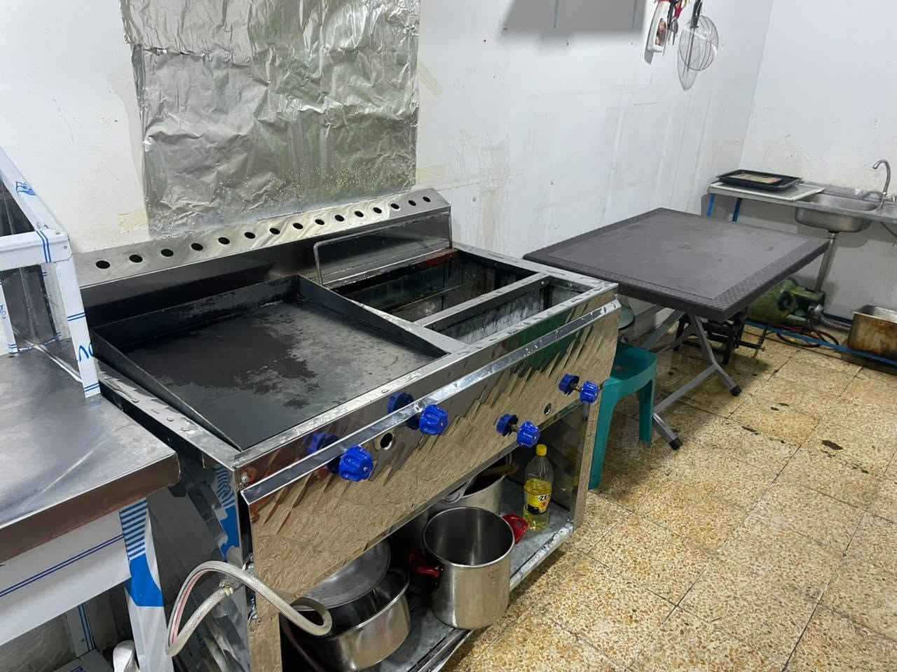 مطعم للبيع • حي الشرطه • اغراض جديدة